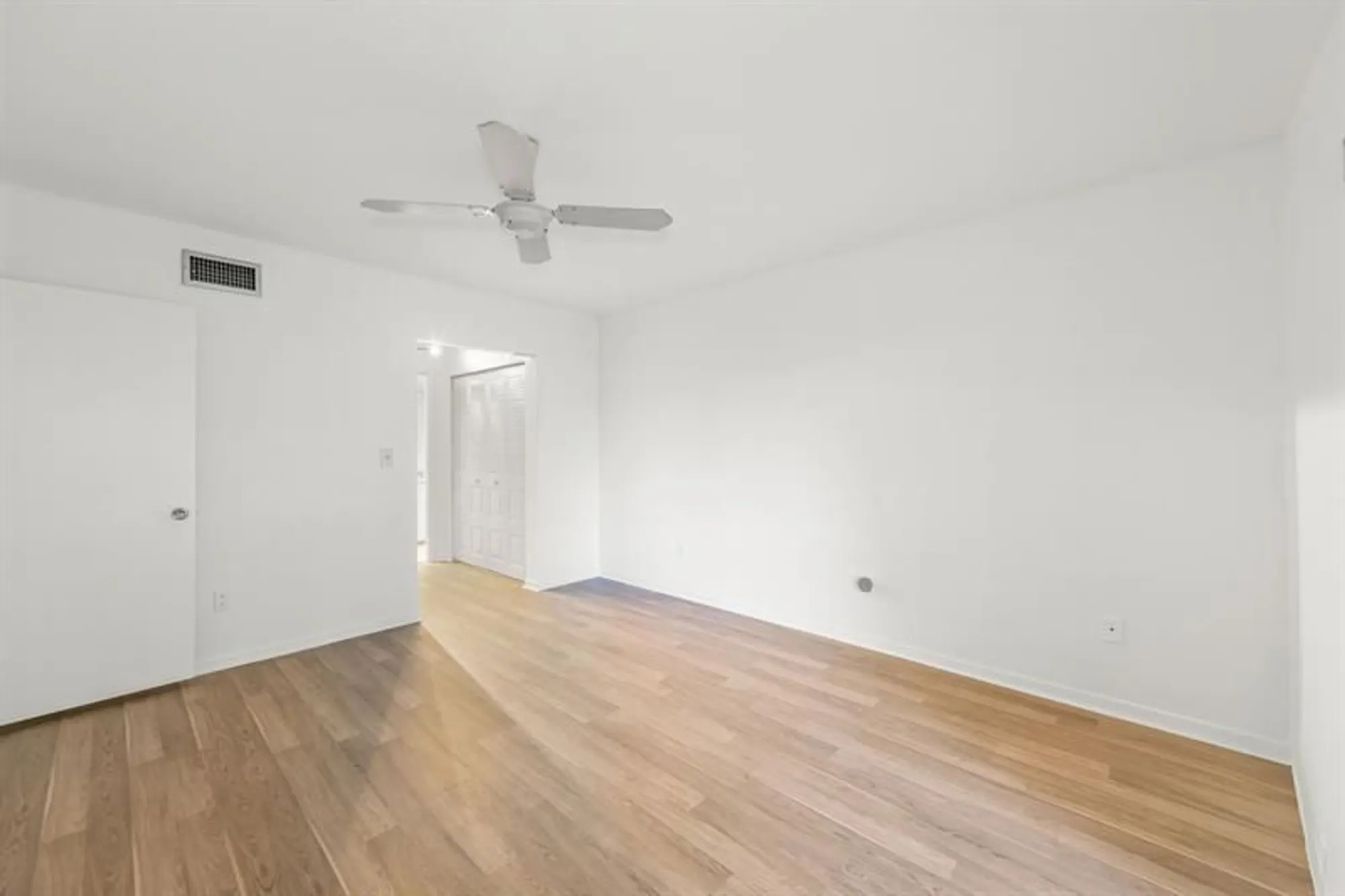 Property Slideshow image 12 of 32 | 7360 nw 1st st apt 205, Margate, FL, 33063