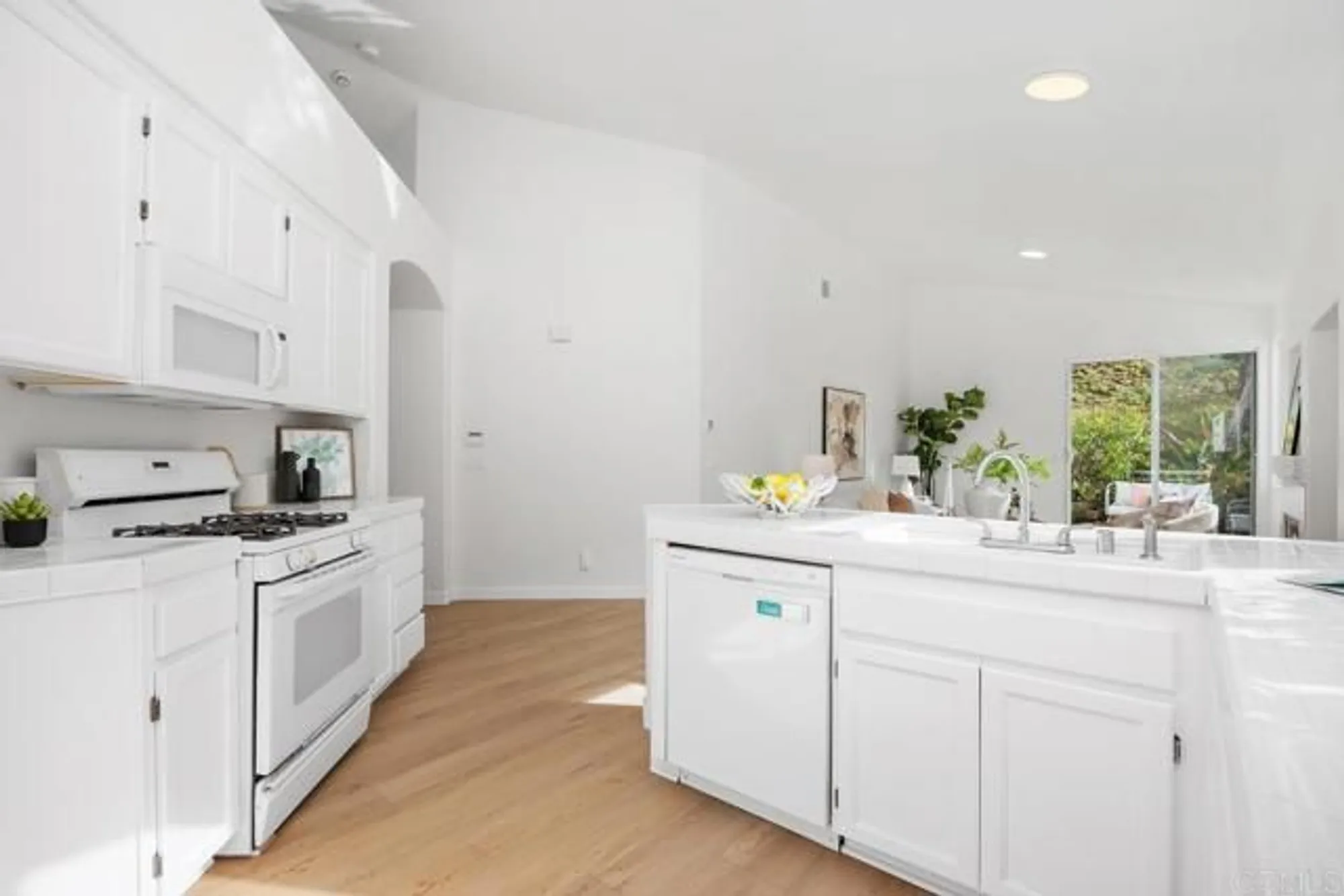 Property Slideshow image 16 of 52 | 4888 thebes way, Oceanside, CA, 92056