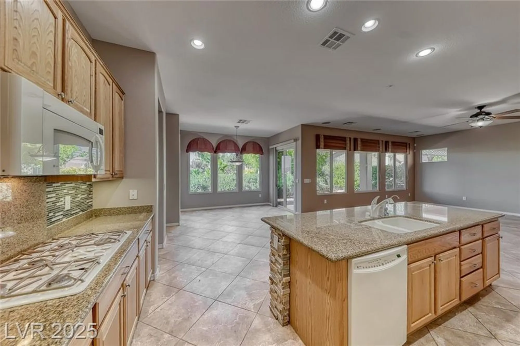 Property Slideshow image 14 of 43 | 2608 savannah springs ave, Henderson, NV, 89052