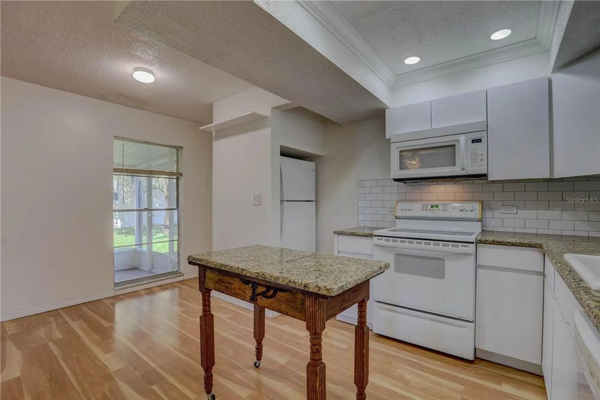 Property Slideshow image 4 of 28 | 864 lake haven rd, Dunedin, FL, 34698