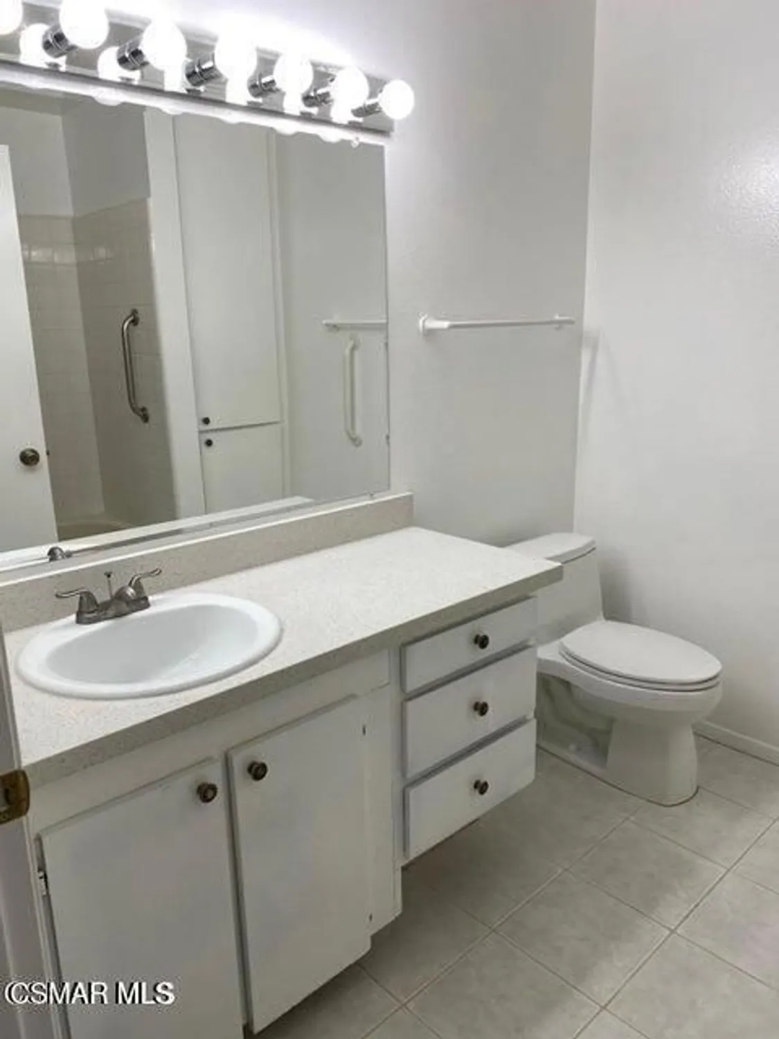 Property Slideshow image 9 of 14 | 286 oakleaf dr 23, Thousand Oaks, CA, 91360