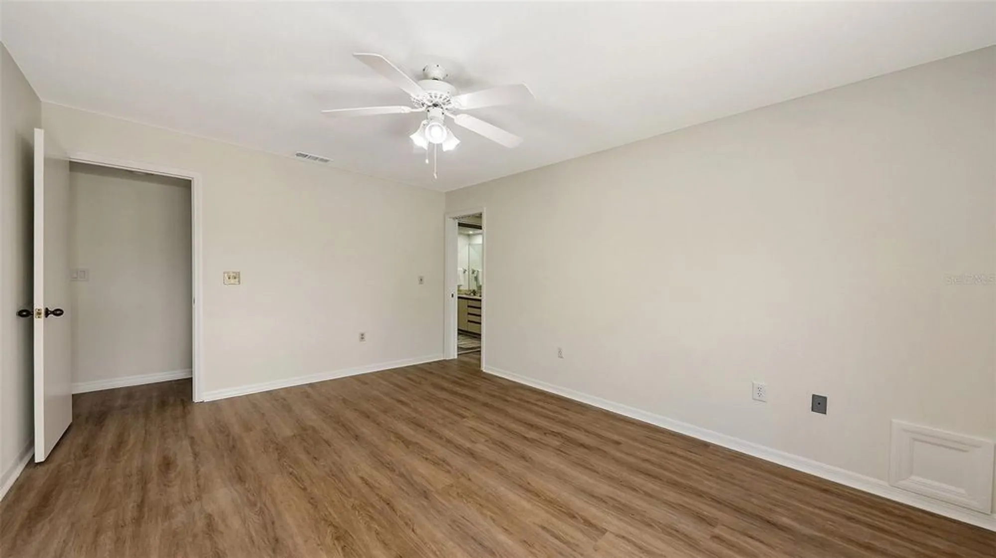 Property Slideshow image 17 of 39 | 5223 heron way # 104, Sarasota, FL, 34231