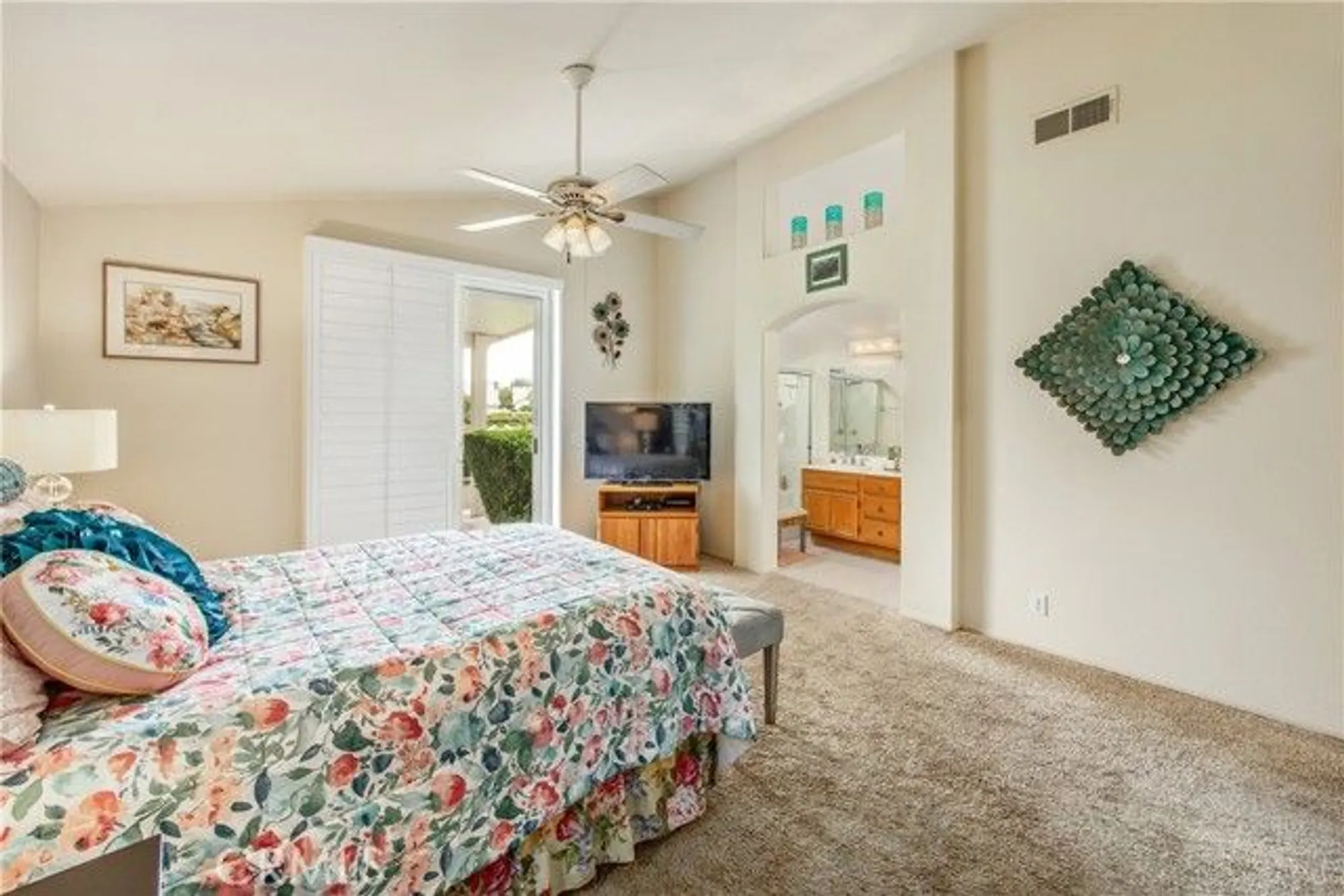 Property Slideshow image 23 of 43 | 6078 lake buena vista way, Banning, CA, 92220