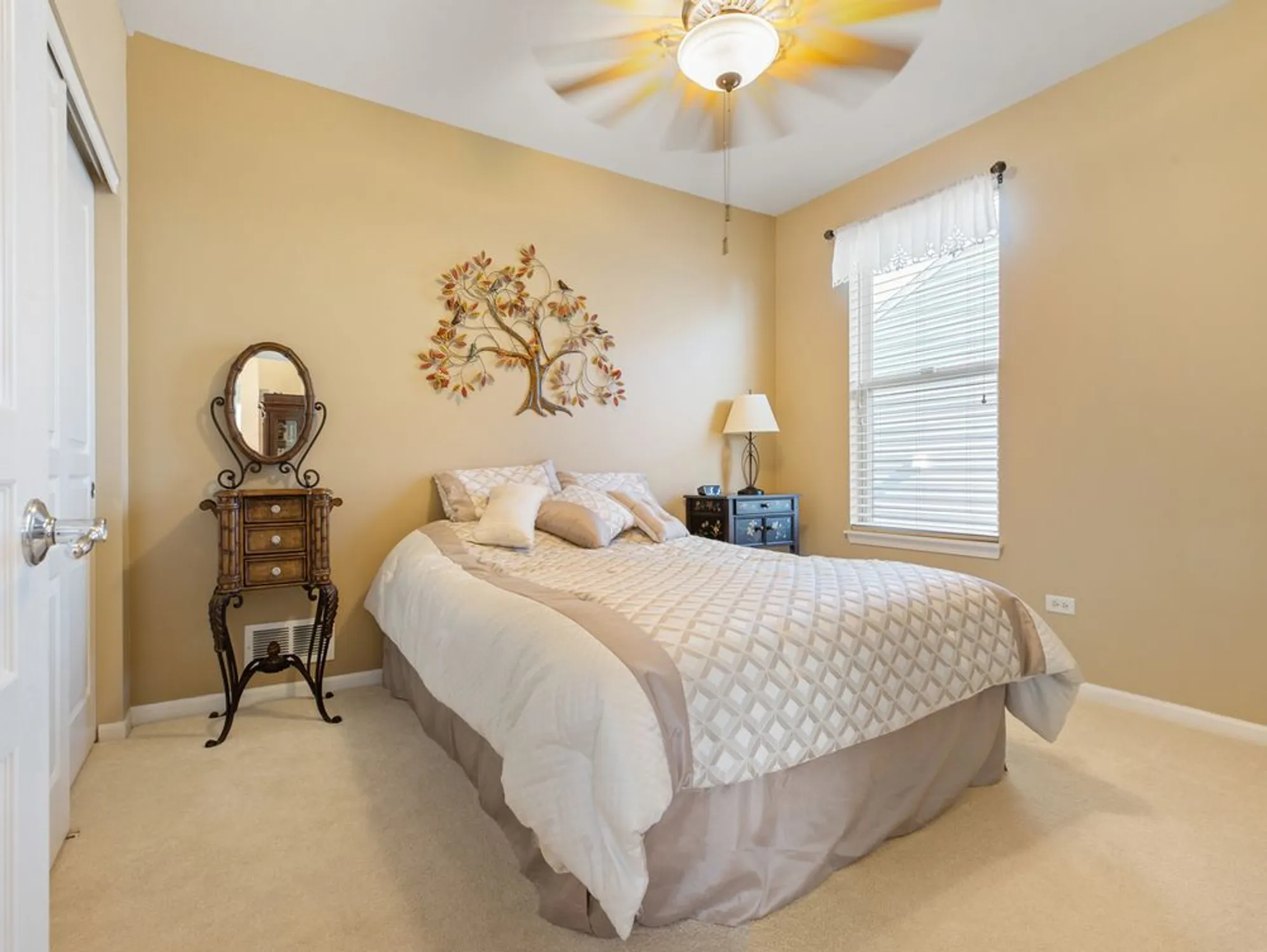 Property Slideshow image 22 of 36 | 3001 ravinia cir, Mundelein, IL, 60060