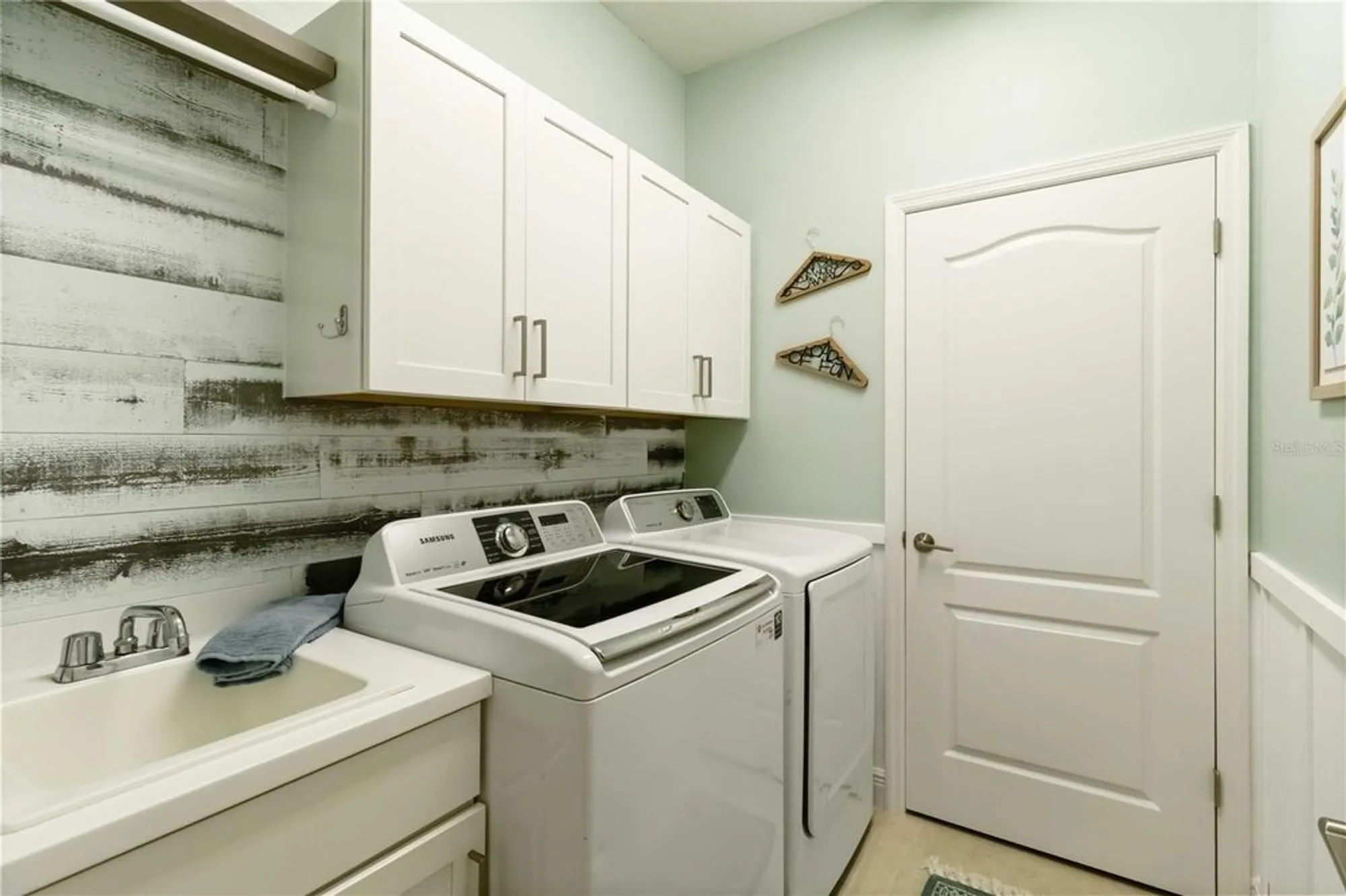 Property Slideshow image 34 of 65 | 12272 stuart dr, Venice, FL, 34293