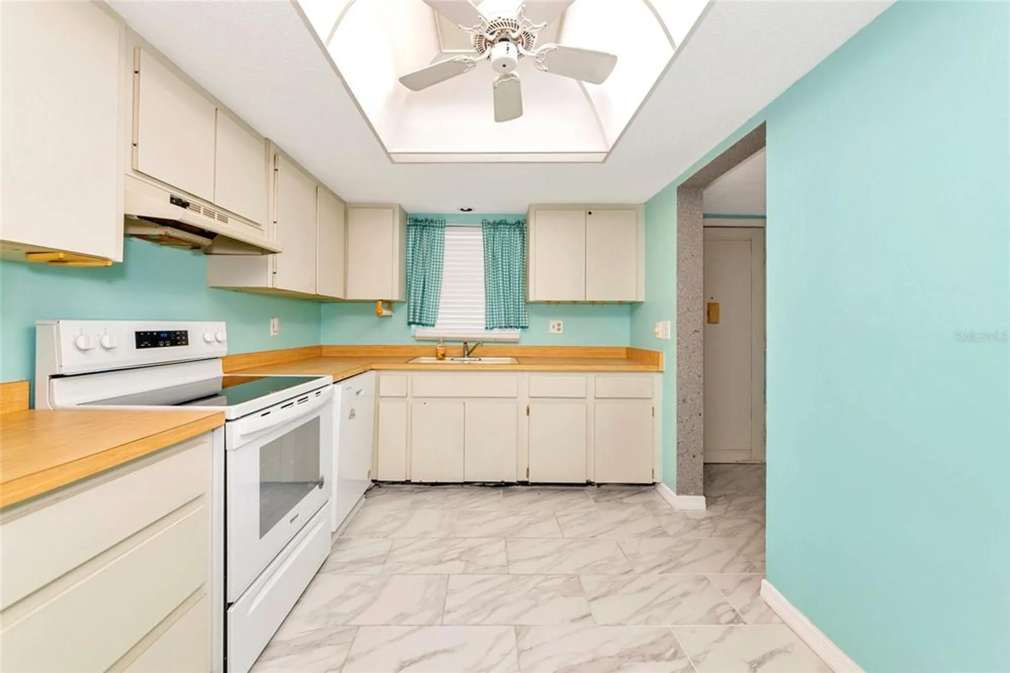 Property Slideshow image 7 of 44 | 3072 lake bayshore dr o- 119, Bradenton, FL, 34205