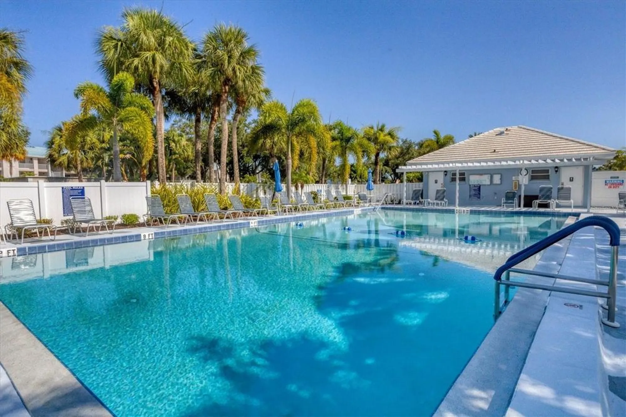 Property Slideshow image 34 of 35 | 402 cerromar cir 207, Venice, FL, 34293