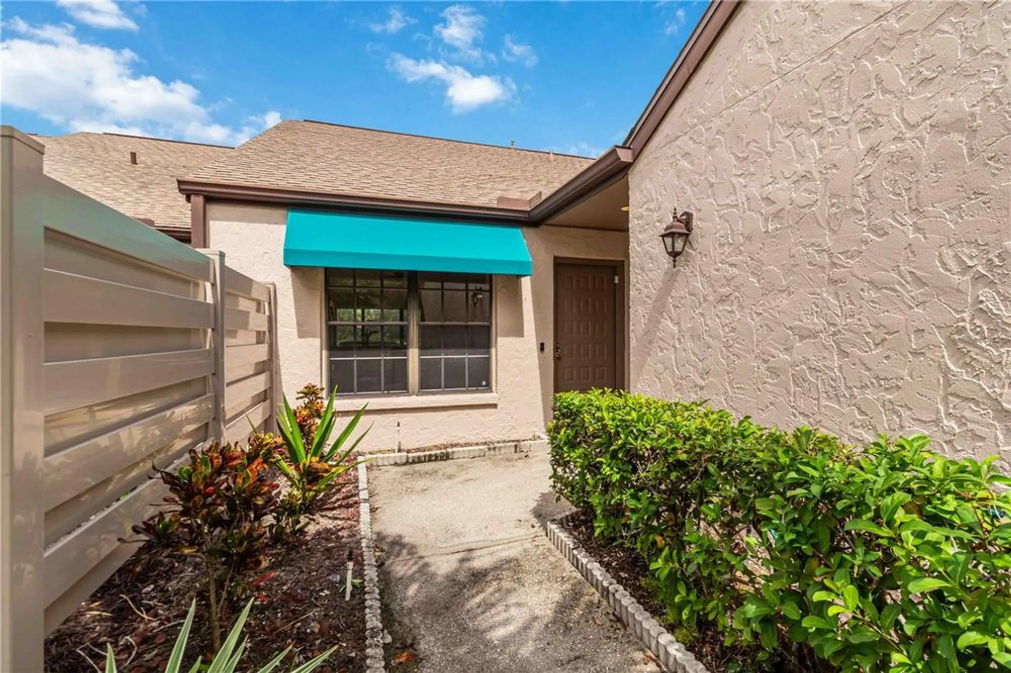Property Slideshow image 4 of 60 | 6085 clubside dr, Sarasota, FL, 34243