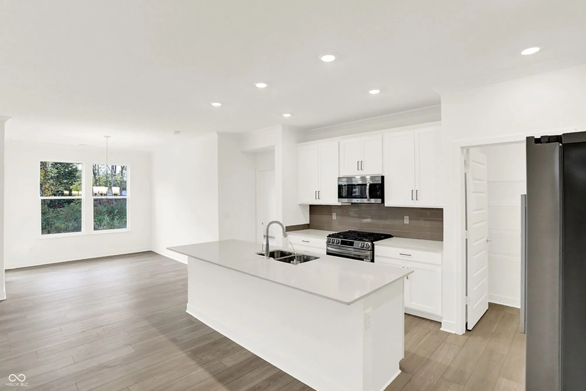 Property Slideshow image 16 of 37 | 5351 nettleton way, Avon, IN, 46123