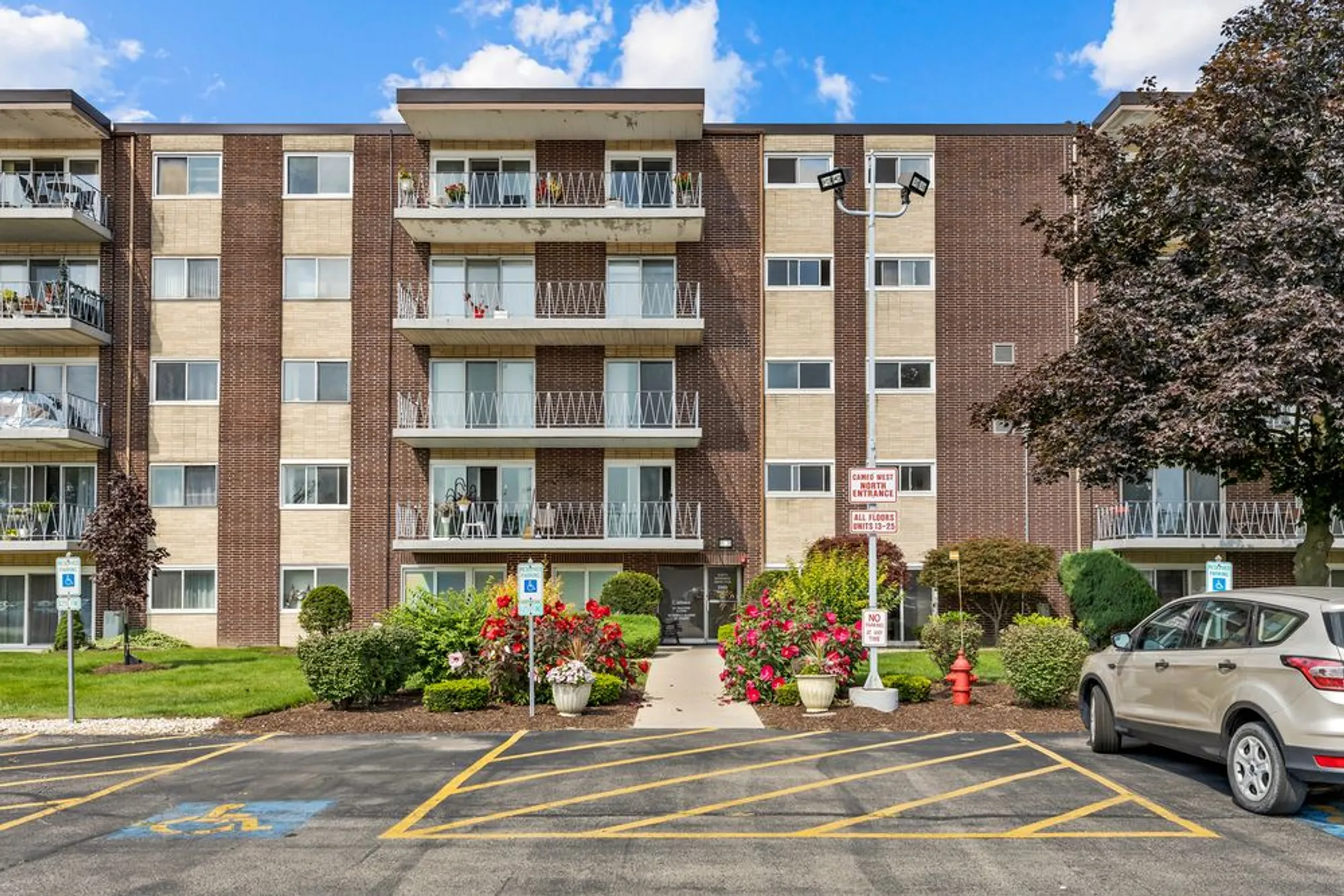 Property Slideshow image 1 of 19 | 2900 maple ave 17e, Downers Grove, IL, 60515