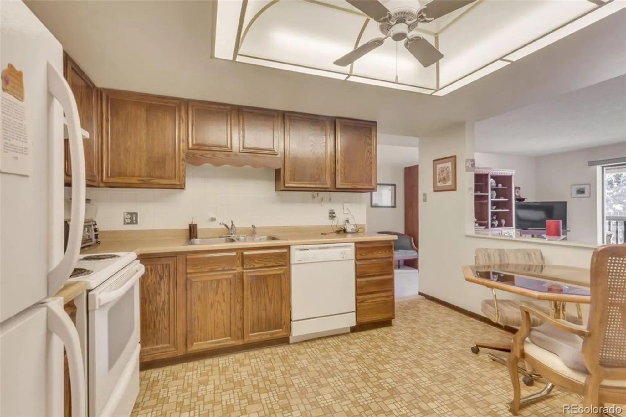 Property Slideshow image 5 of 45 | 14102 e linvale pl 405, Aurora, CO, 80014