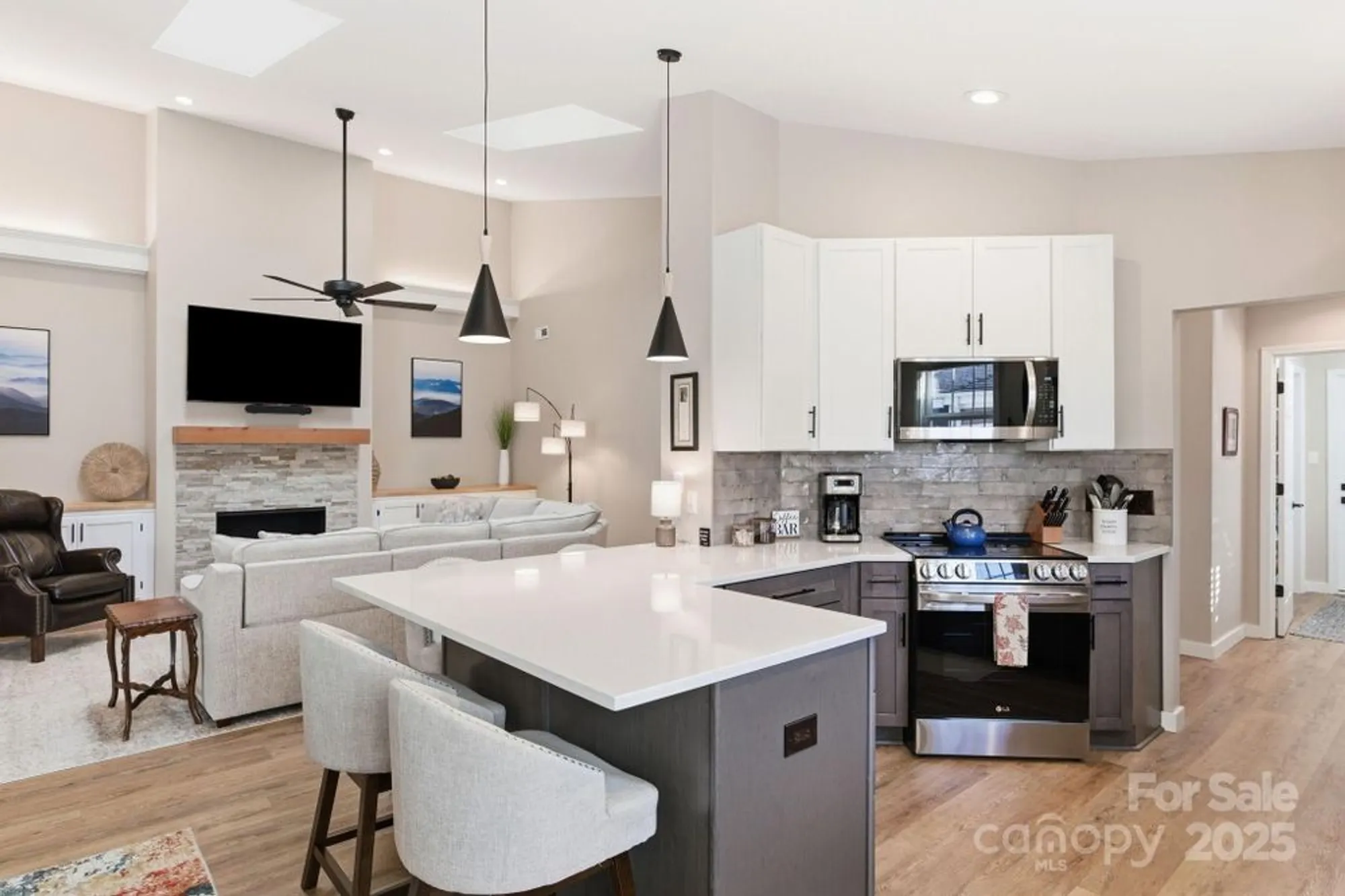 Property Slideshow image 2 of 40 | 11c heather way, Candler, NC, 28715