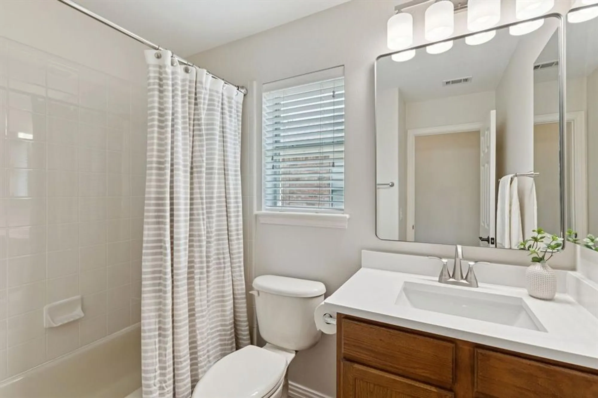 Property Slideshow image 22 of 31 | 10101 southpoint ct, Denton, TX, 76207