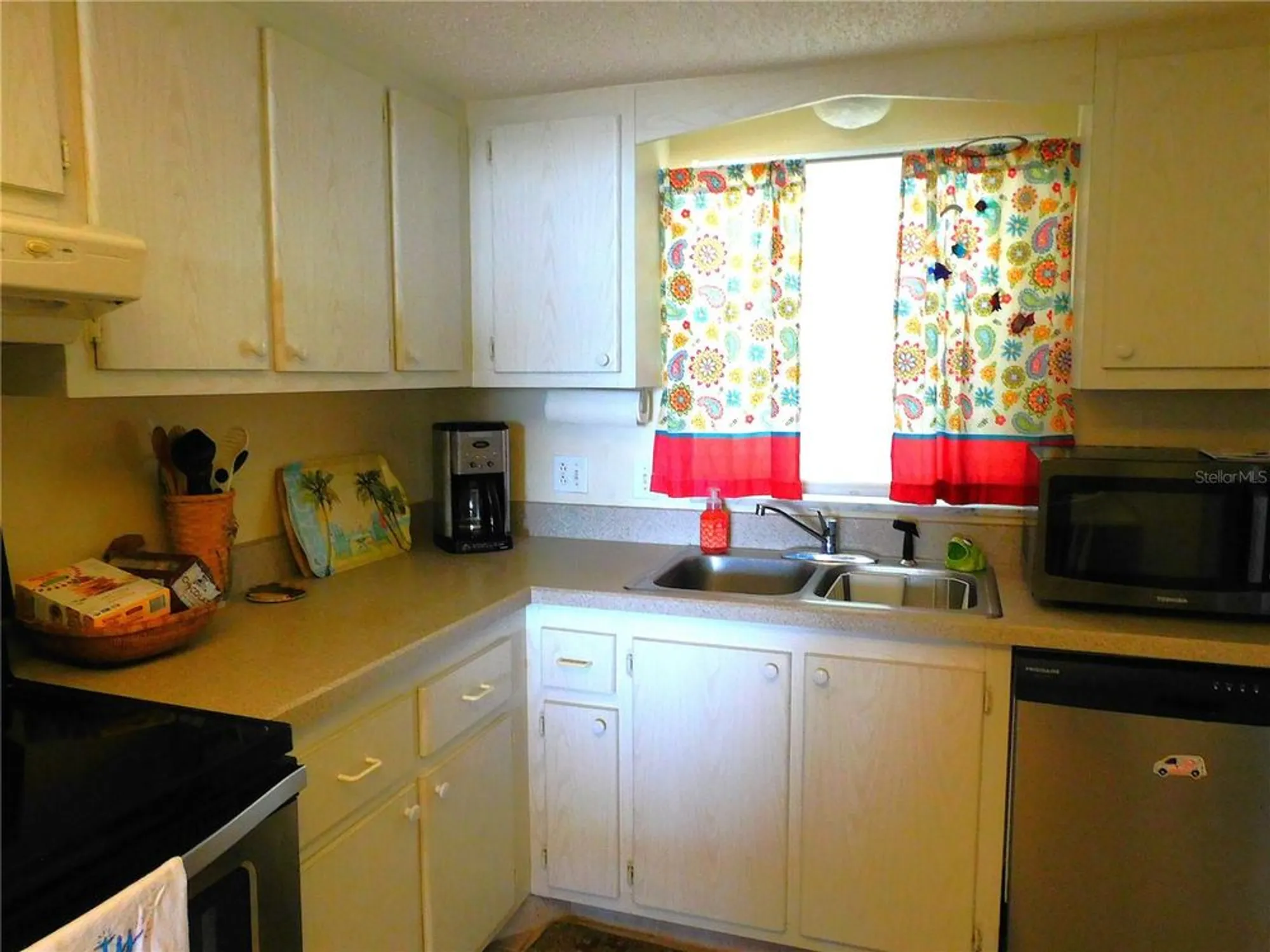 Property Slideshow image 8 of 60 | 9 forbes pl 310, Dunedin, FL, 34698