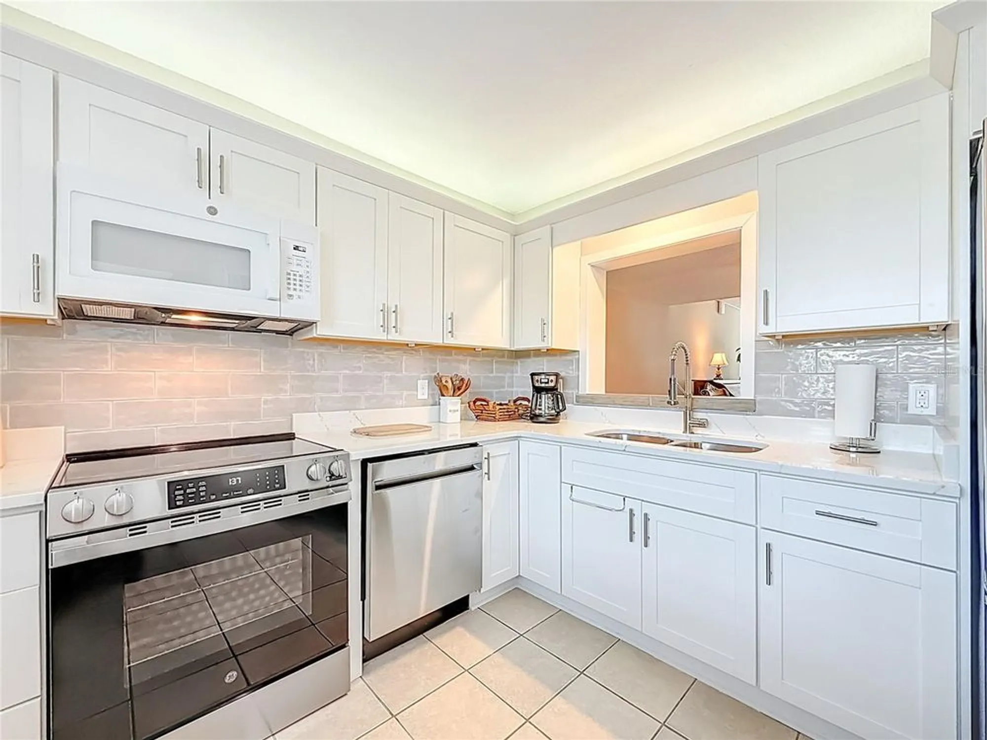 Property Slideshow image 12 of 65 | 7930 sun island dr 111, South Pasadena, FL, 33707