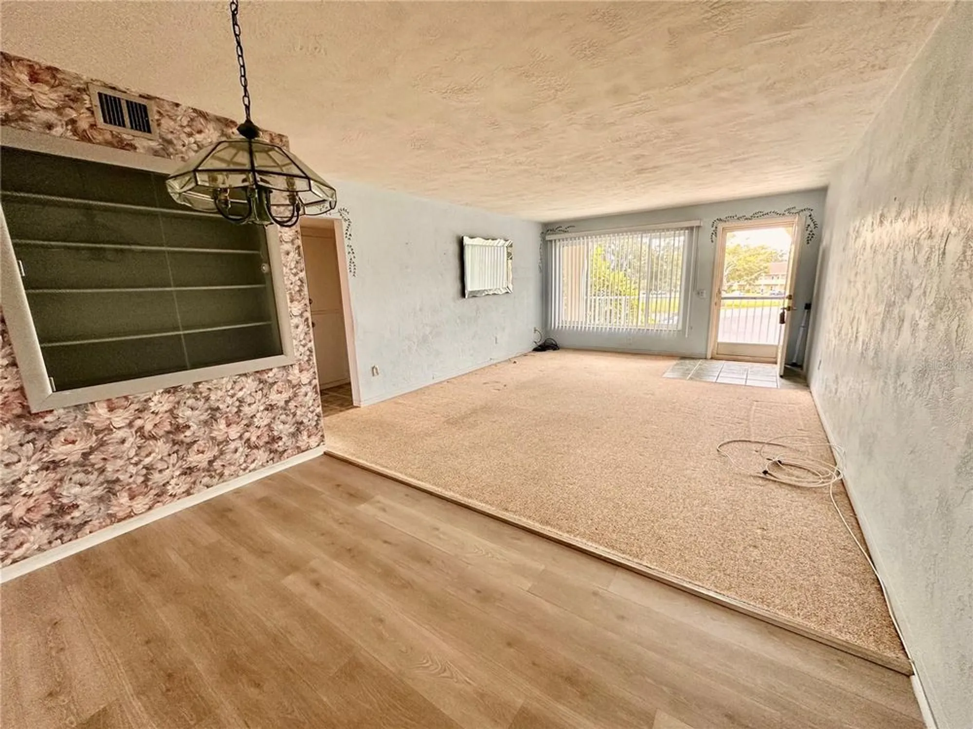 Property Slideshow image 5 of 39 | 2434 australia way 38, Clearwater, FL, 33763