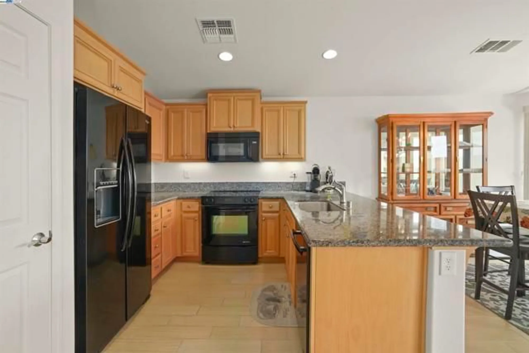 Property Slideshow image 9 of 40 | 422 saddle rock ln, Rio Vista, CA, 94571