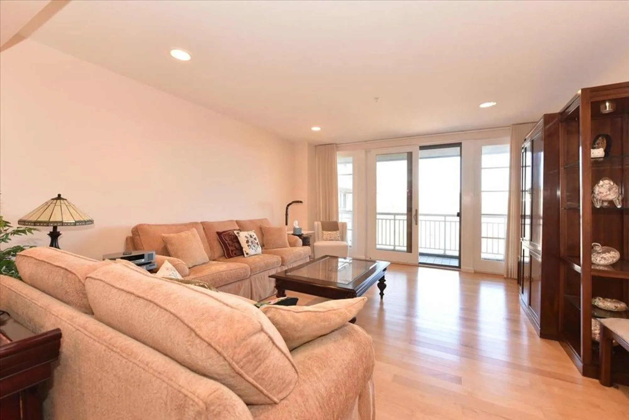 Property Slideshow image 4 of 27 | 100 harbor view dr 439, Port Washington, NY, 11050