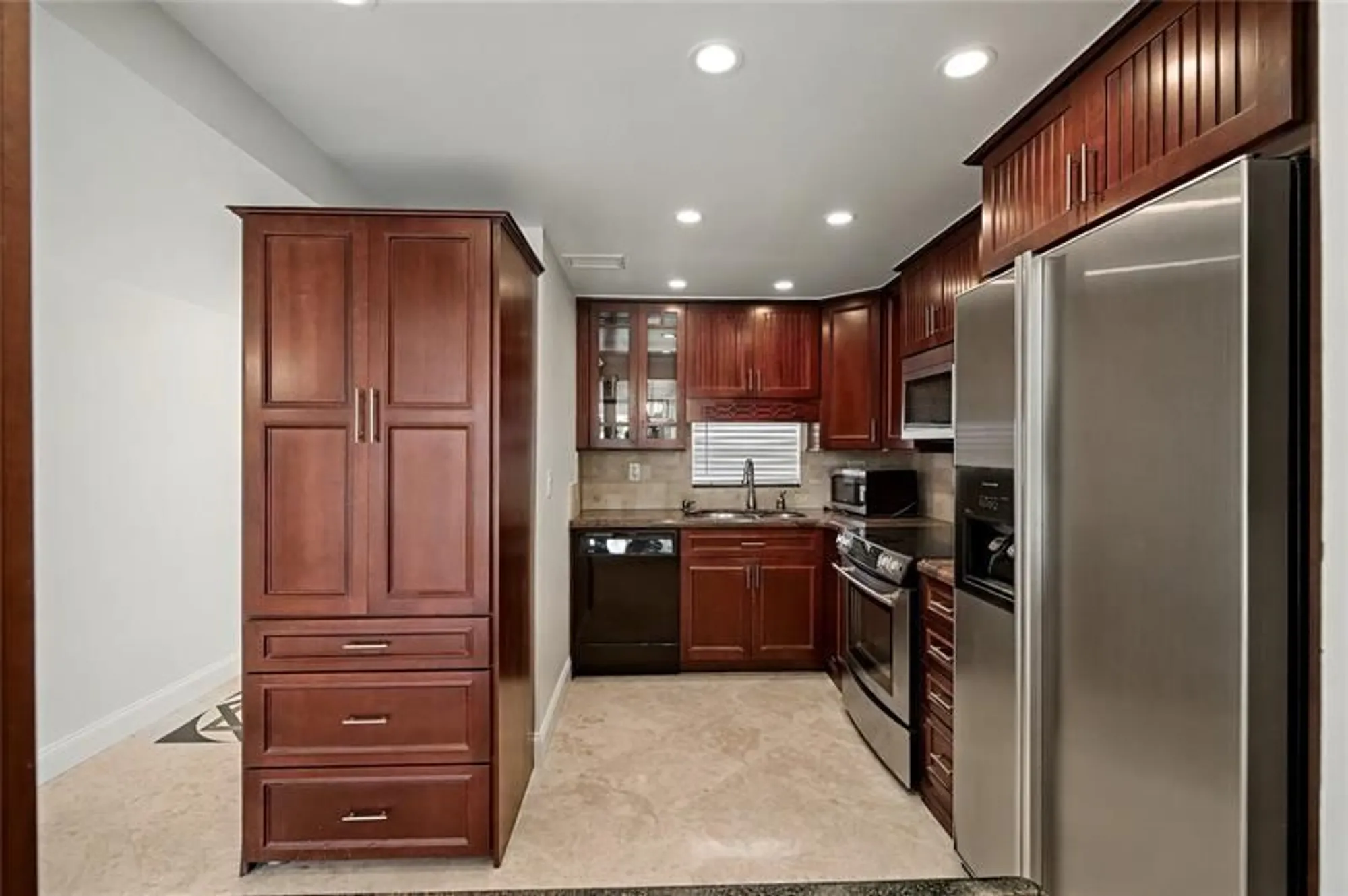 Property Slideshow image 10 of 56 | 9320 s hollybrook lake dr 103, Pembroke Pines, FL, 33025