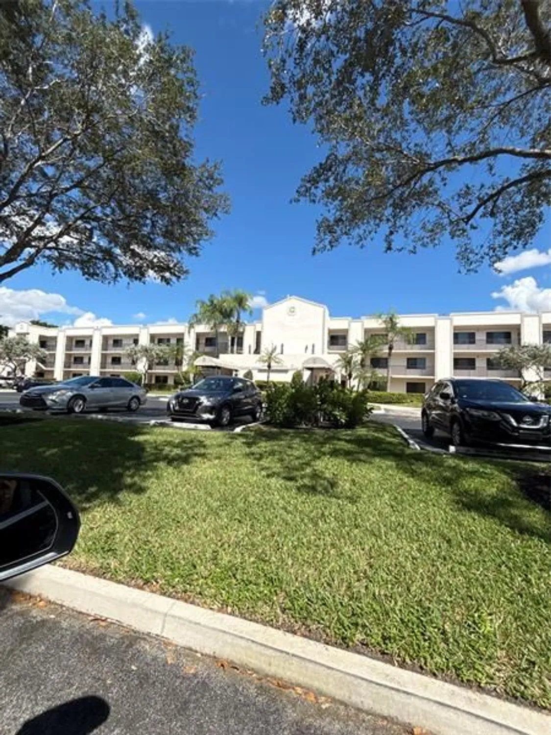 Property Slideshow image 2 of 27 | 10724 w clairmont cir # 10724, Tamarac, FL, 33321