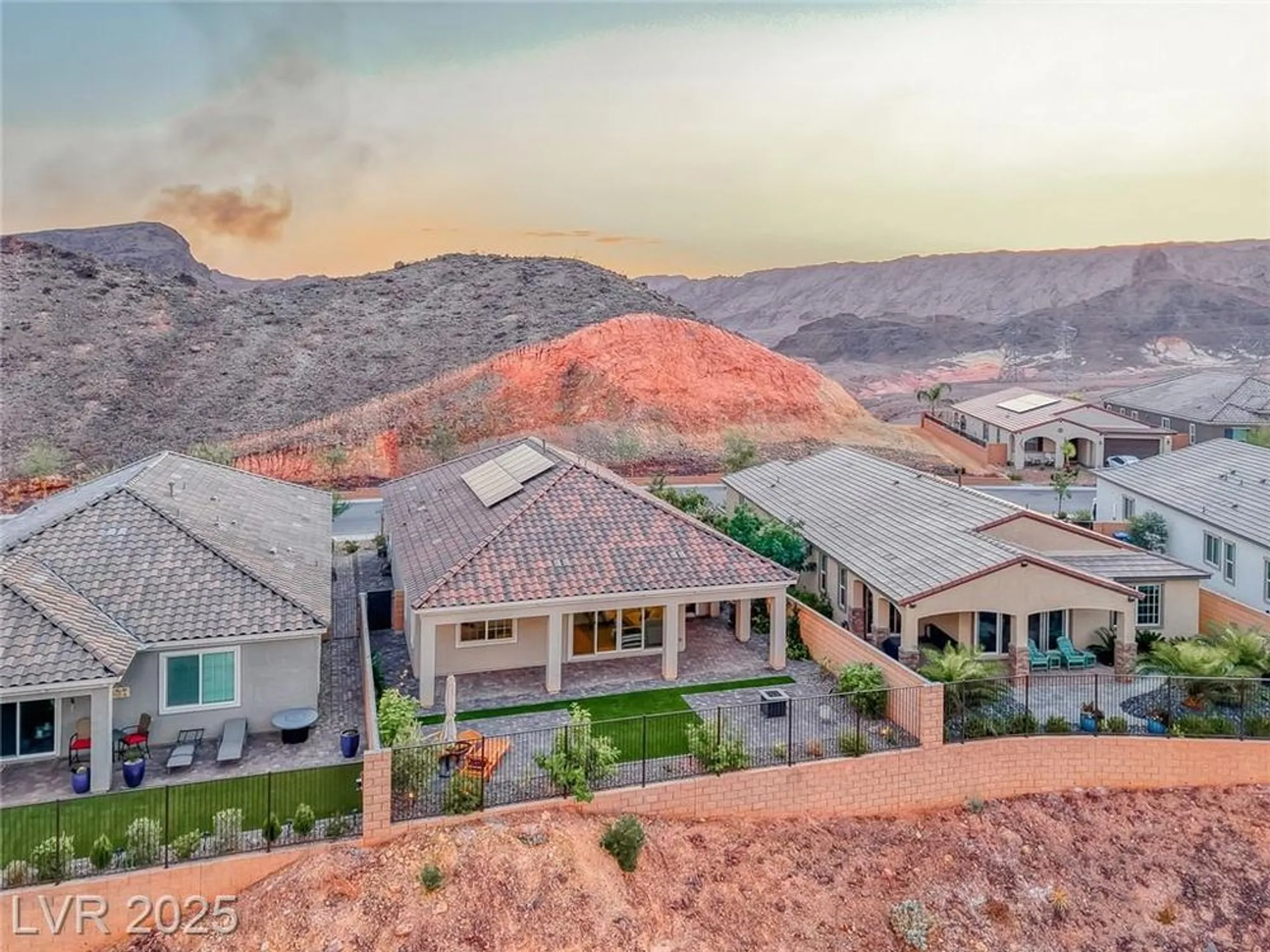 Property Slideshow image 2 of 78 | 32 tatahatso point st, Henderson, NV, 89011