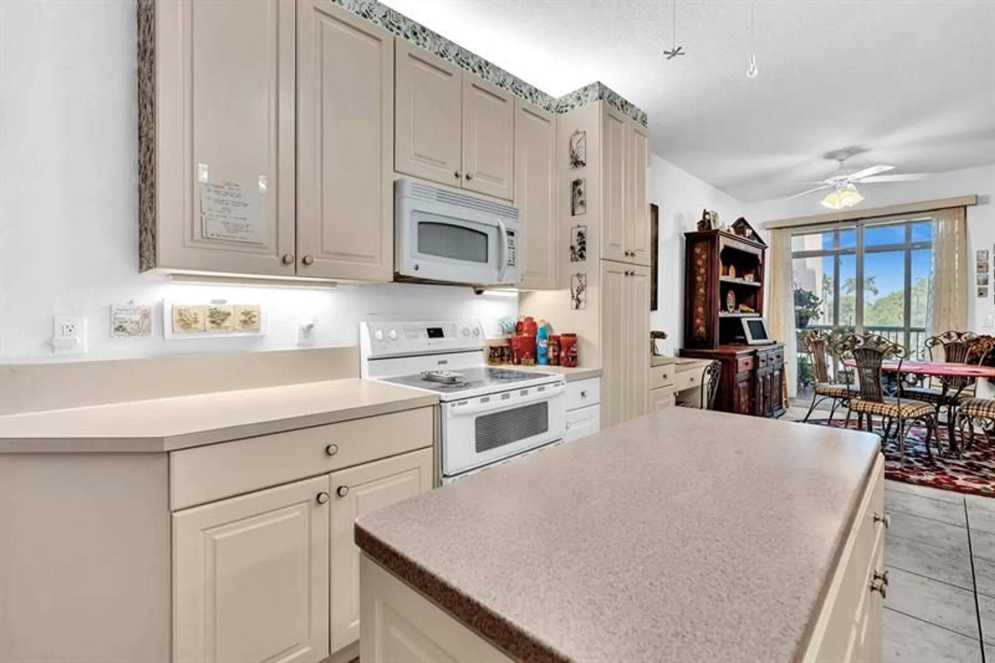 Property Slideshow image 13 of 76 | 7715 southampton ter 301, Tamarac, FL, 33321