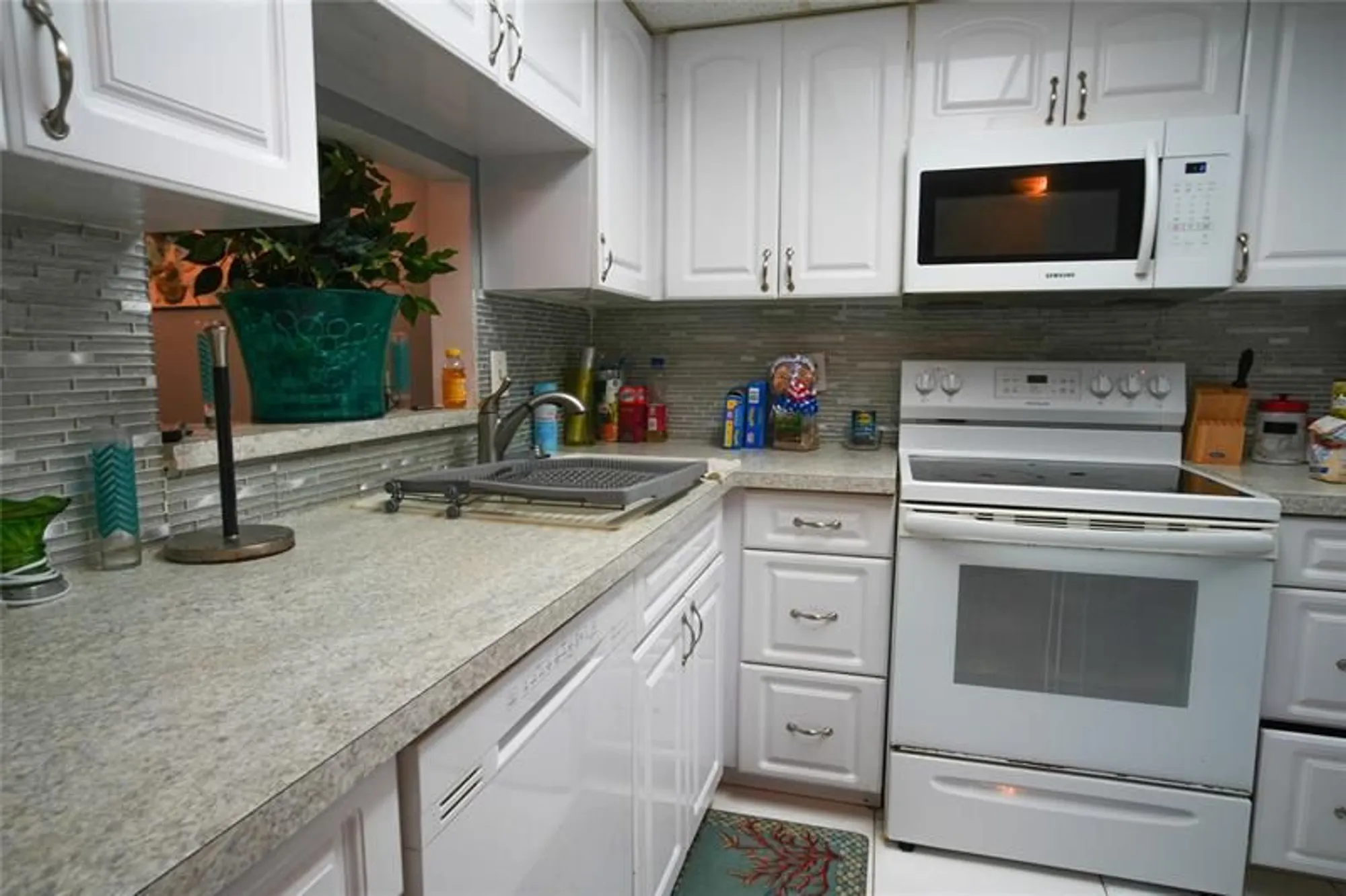 Property Slideshow image 1 of 28 | 3774 inverrary blvd apt 101p, Lauderhill, FL, 33319