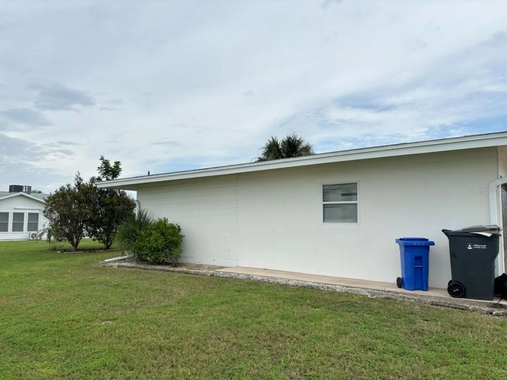 Property Slideshow image 2 of 19 | 1517 danbury dr, Sun City Center, FL, 33573