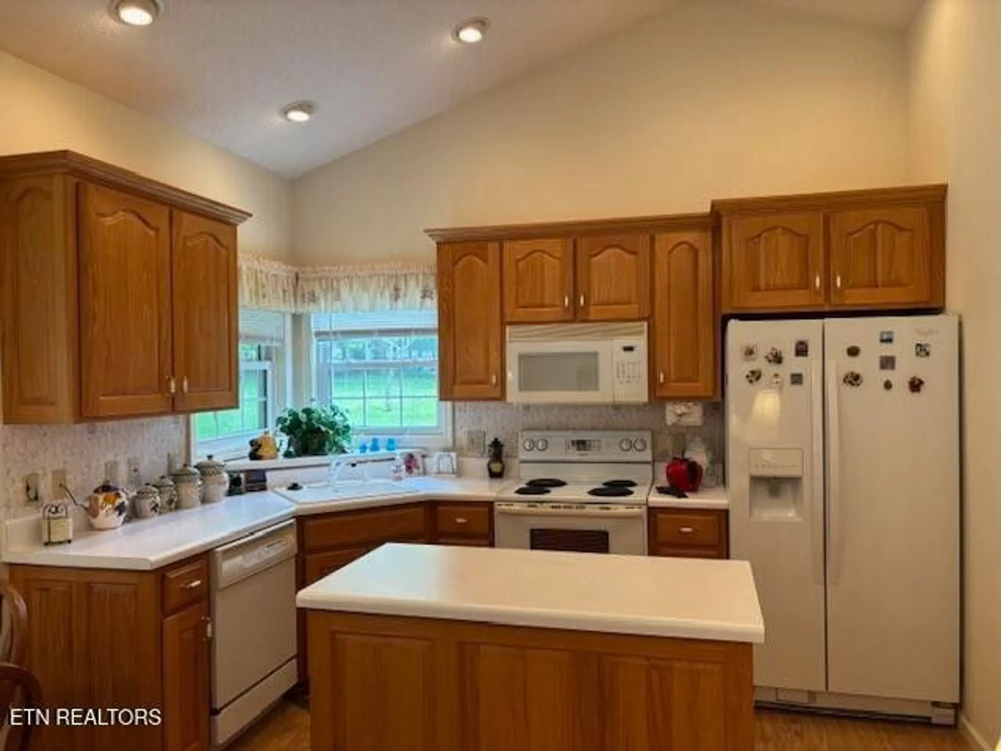 Property Slideshow image 10 of 23 | 141 forest hill dr, Crossville, TN, 38558