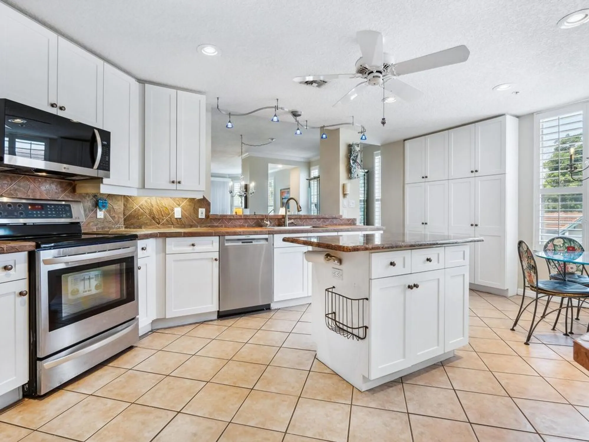 Property Slideshow image 21 of 59 | 5420 eagles point cir 106, Sarasota, FL, 34231