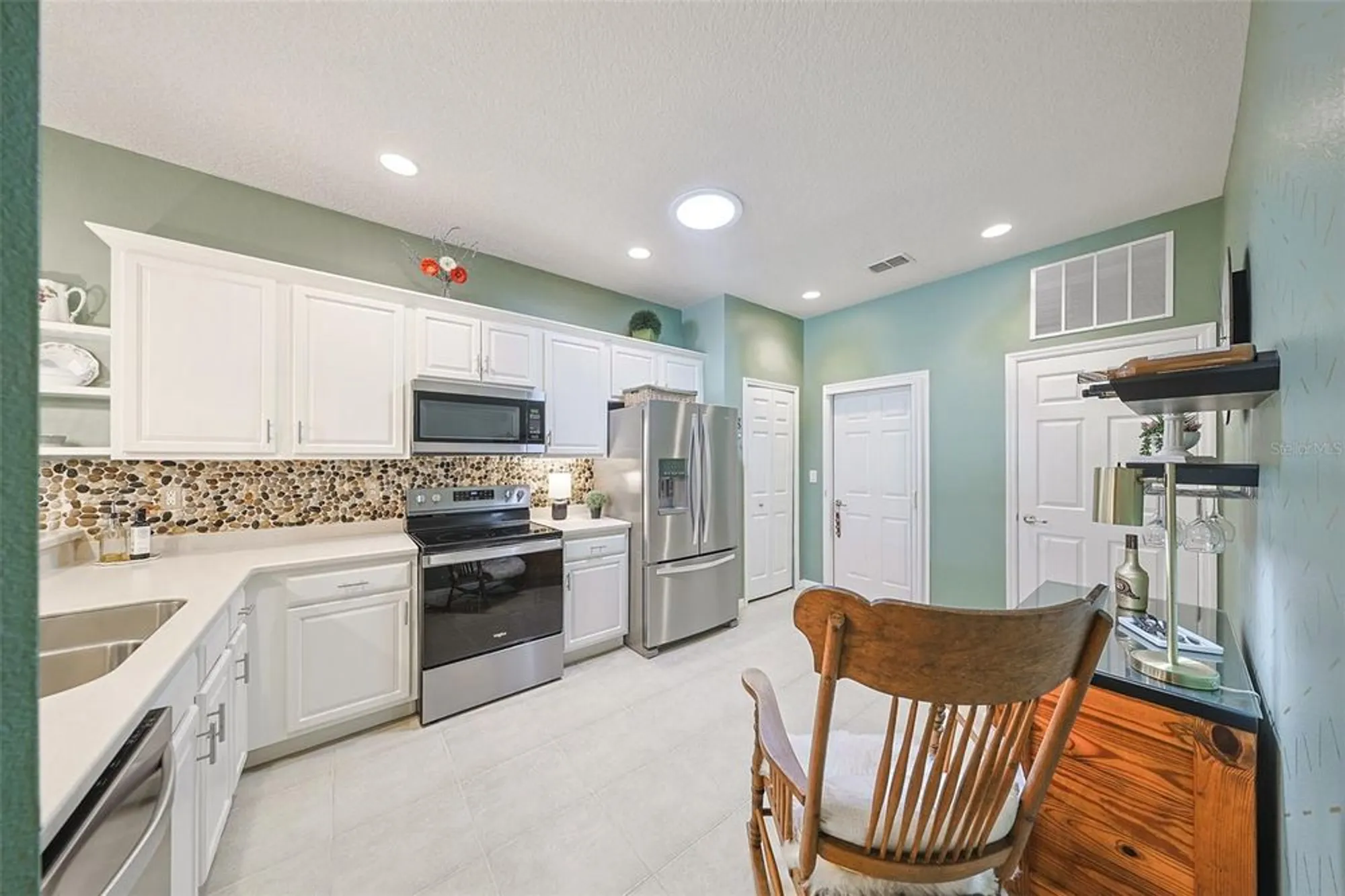 Property Slideshow image 10 of 70 | 329 bluewater falls ct, Apollo Beach, FL, 33572