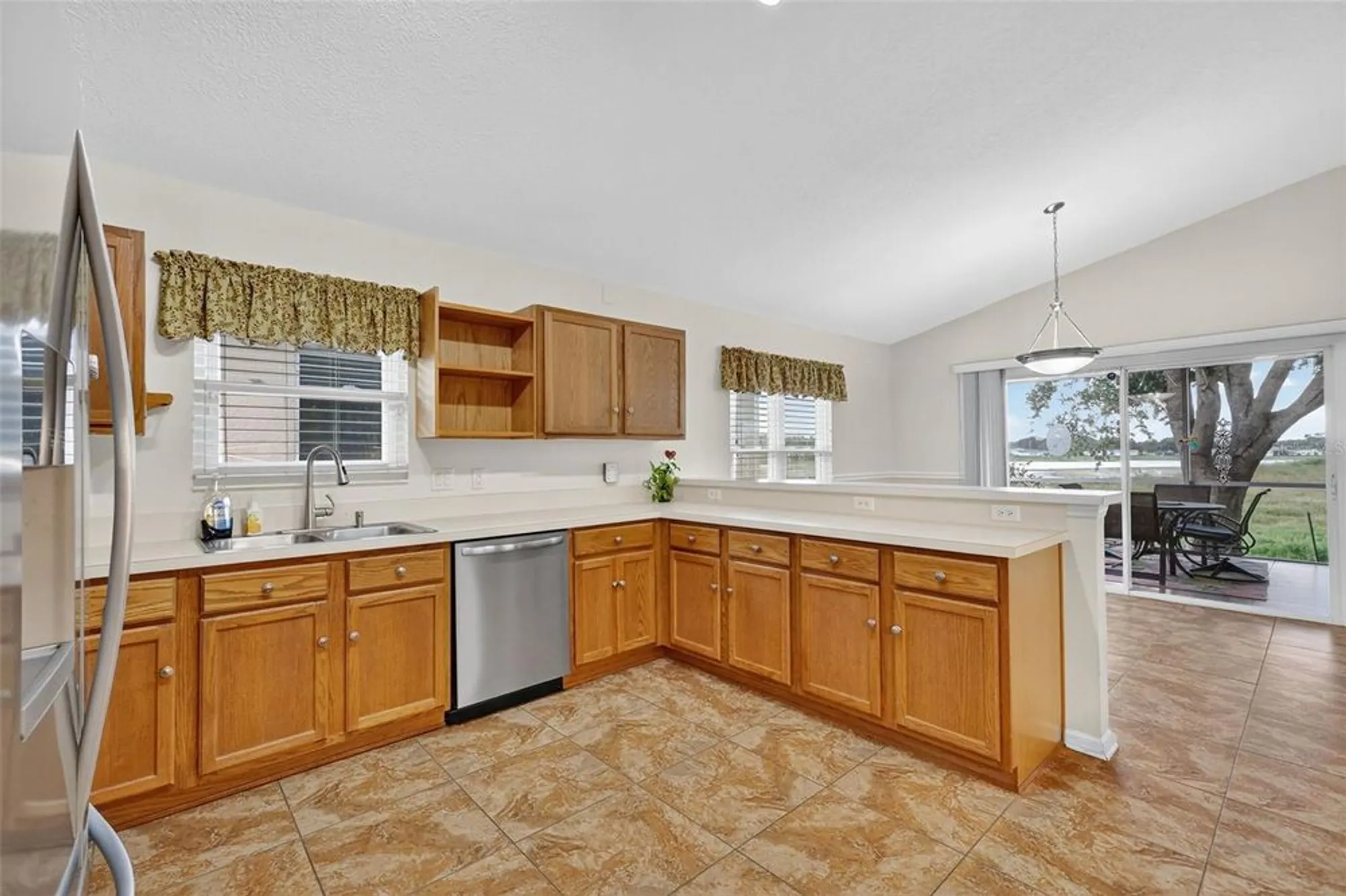 Property Slideshow image 4 of 41 | 4822 sawgrass lake cir, Leesburg, FL, 34748
