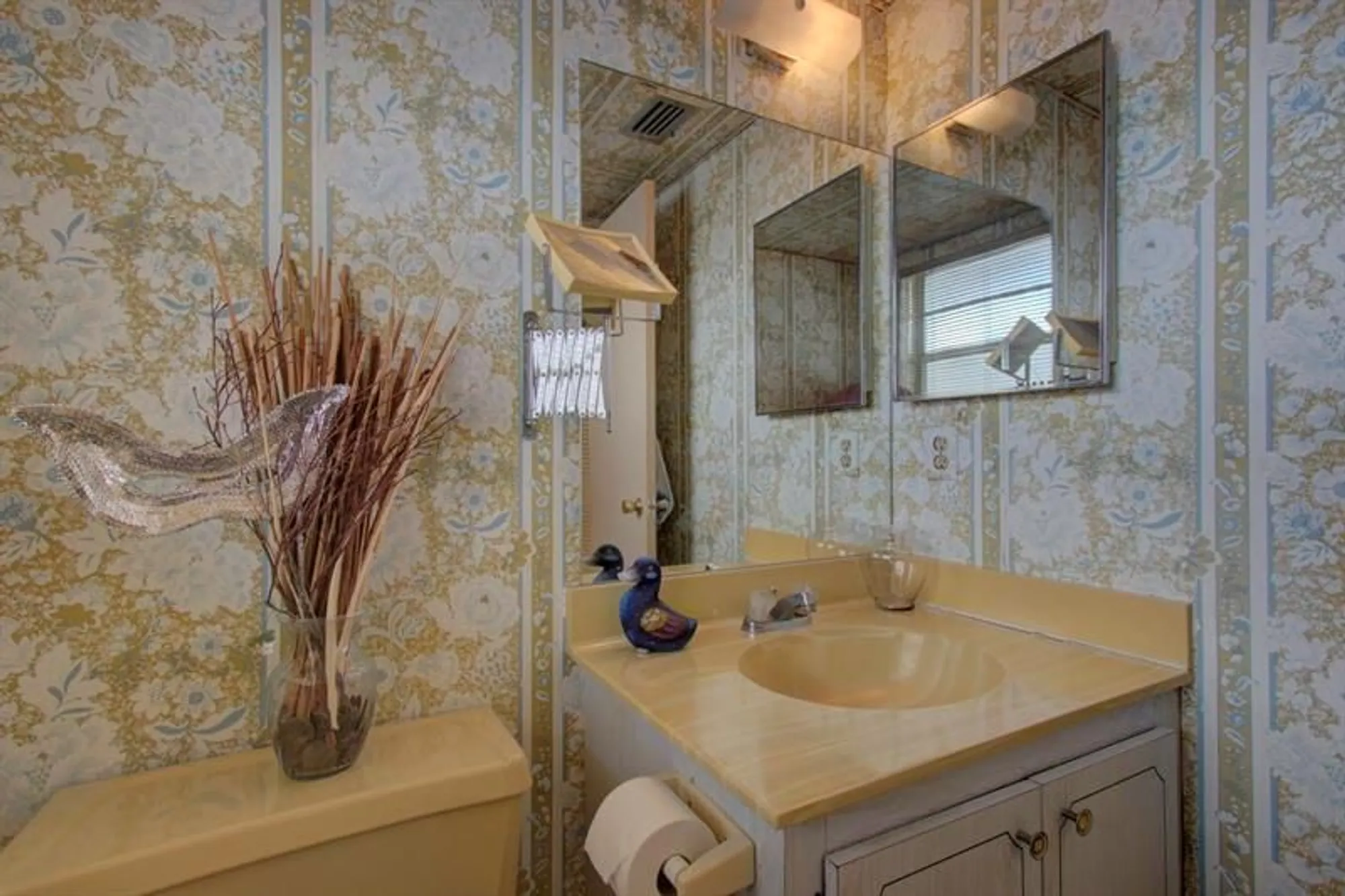 Property Slideshow image 4 of 18 | 7867 golf circle dr 108, Margate, FL, 33063