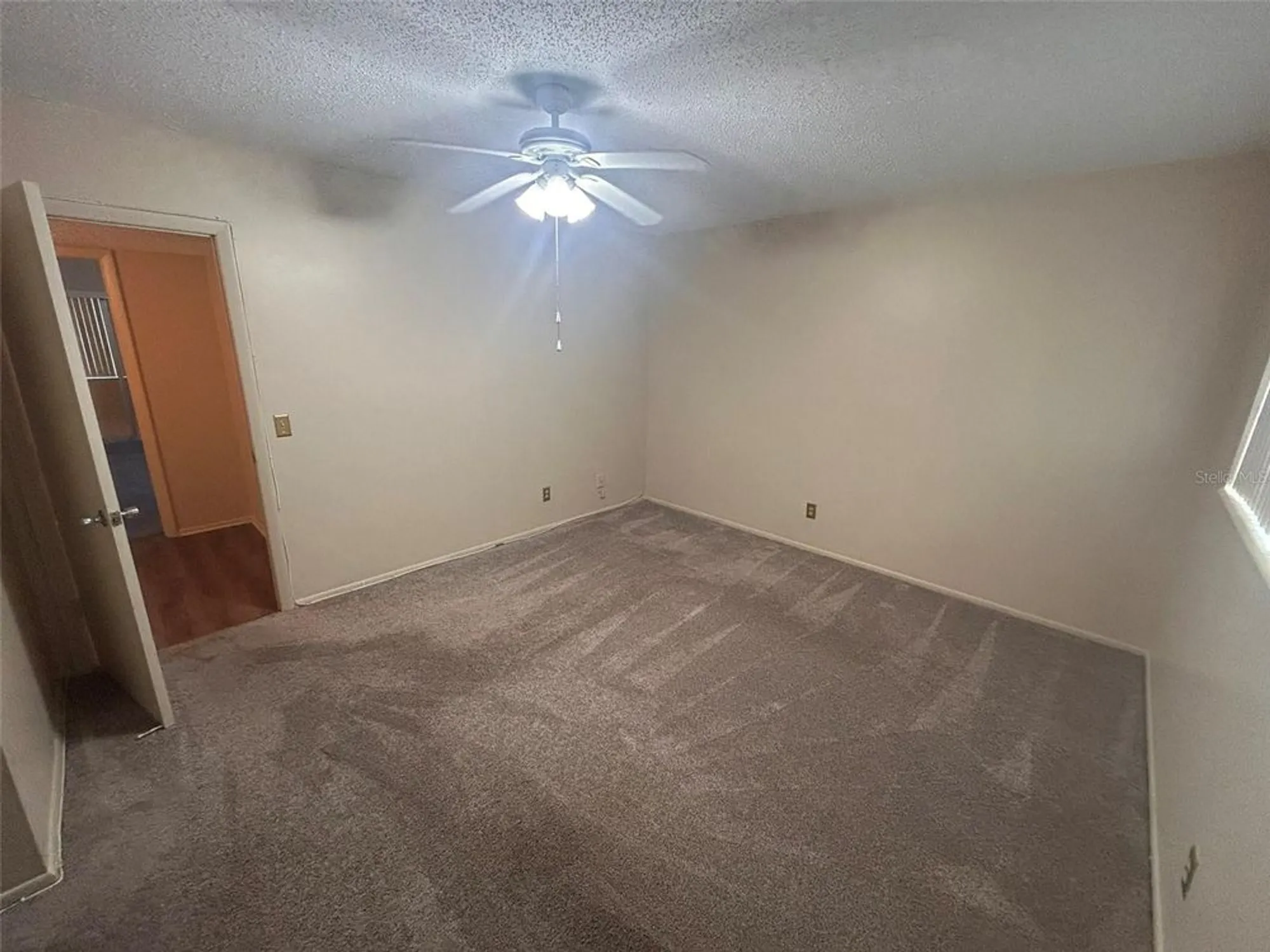 Property Slideshow image 28 of 55 | 2402 ecuadorian way apt 18, Clearwater, FL, 33763