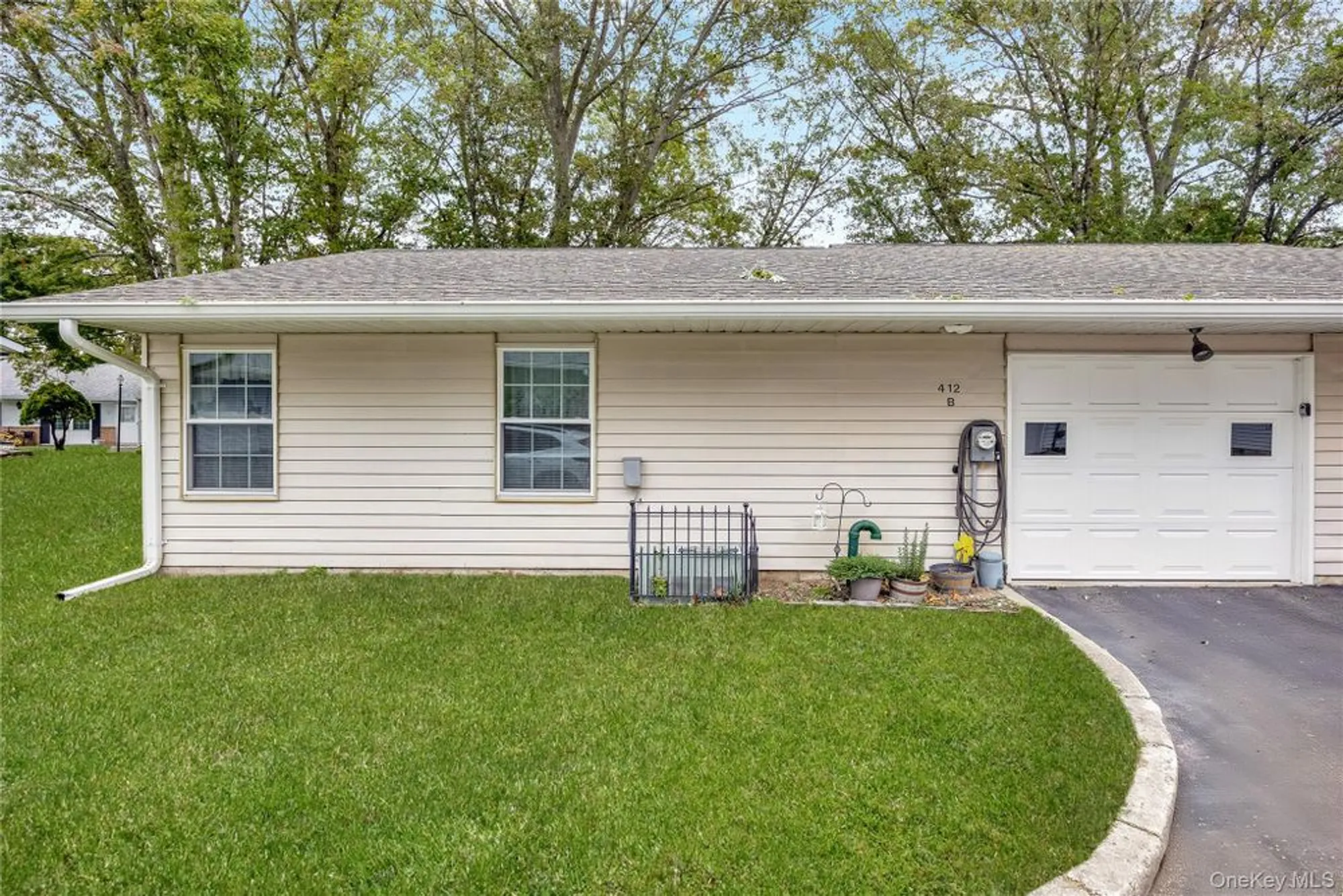 Property Slideshow image 4 of 22 | 412 weymouth ct unit b, Ridge, NY, 11961