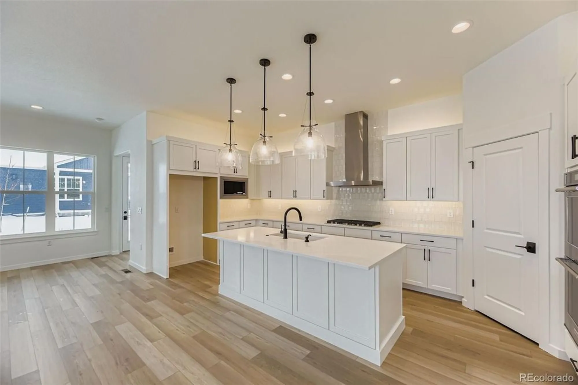 Property Slideshow image 8 of 26 | 8902 s riviera way, Aurora, CO, 80016