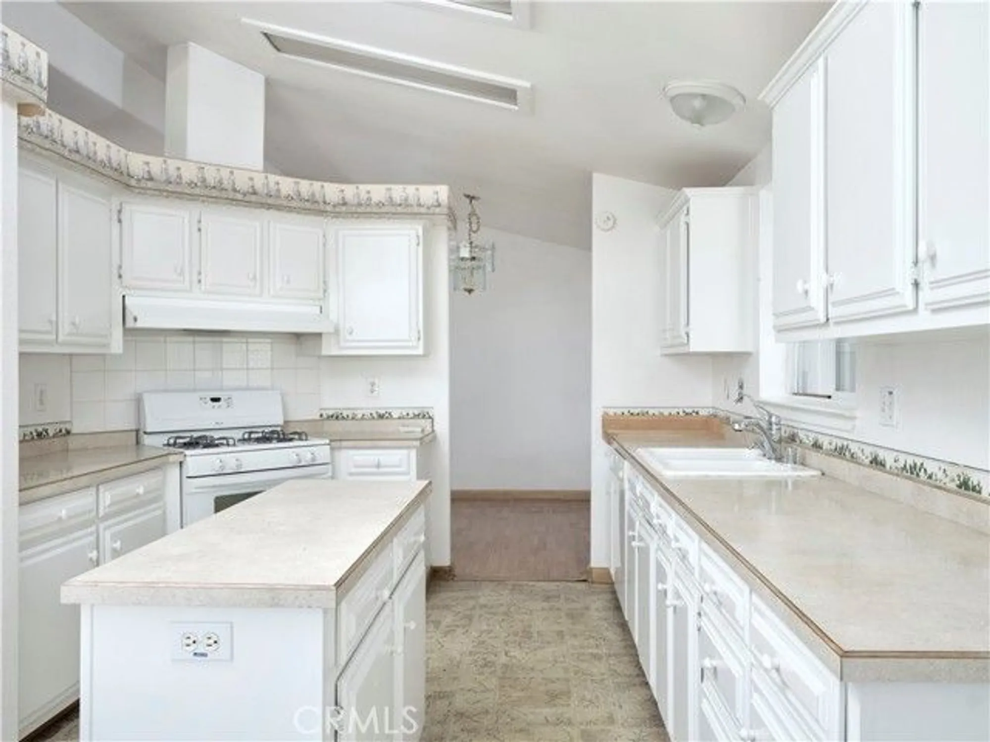 Property Slideshow image 9 of 20 | 820 farnsworth dr 206, Arroyo Grande, CA, 93420