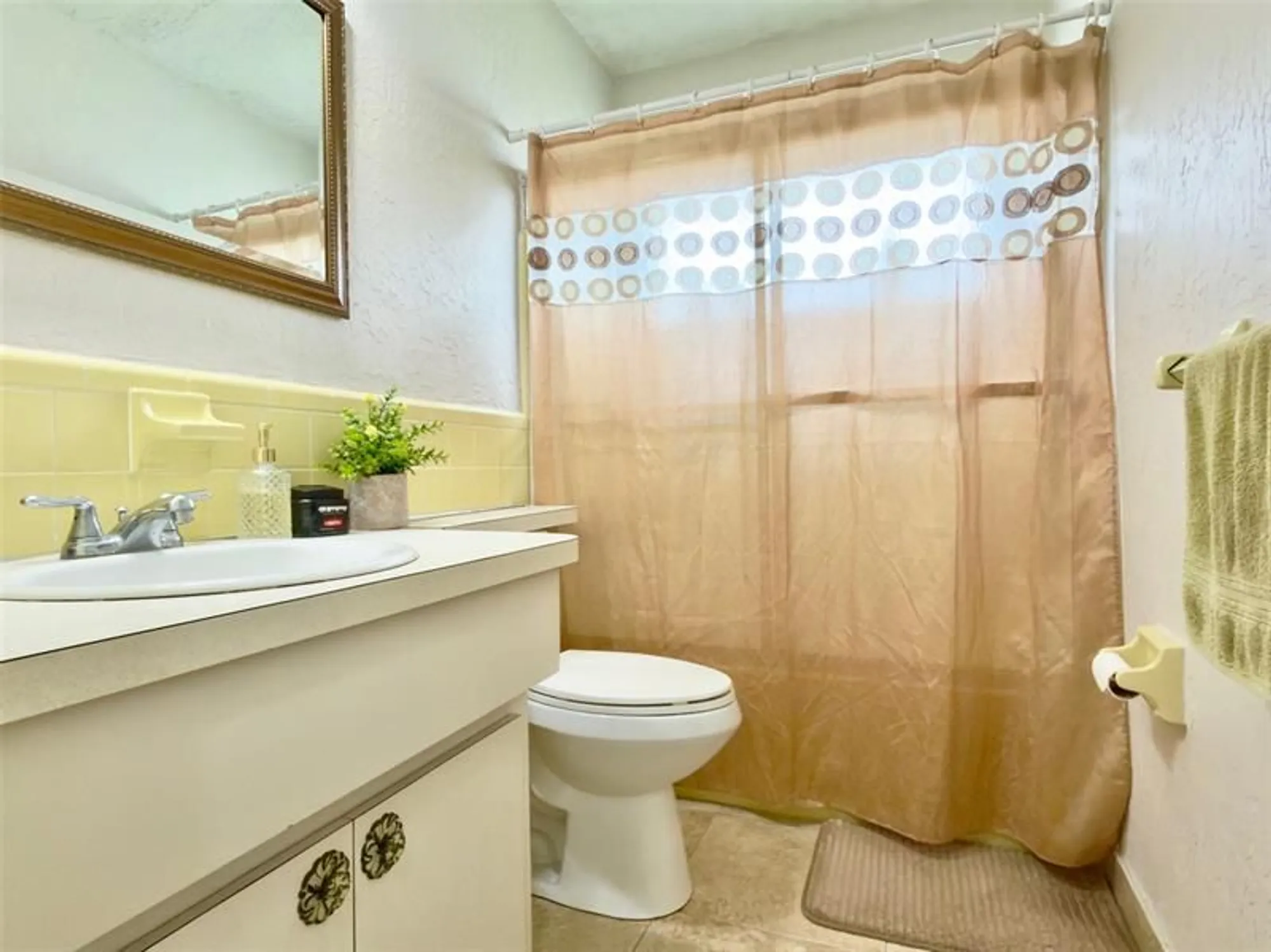 Property Slideshow image 22 of 27 | 4510 nw 46th st, Tamarac, FL, 33319