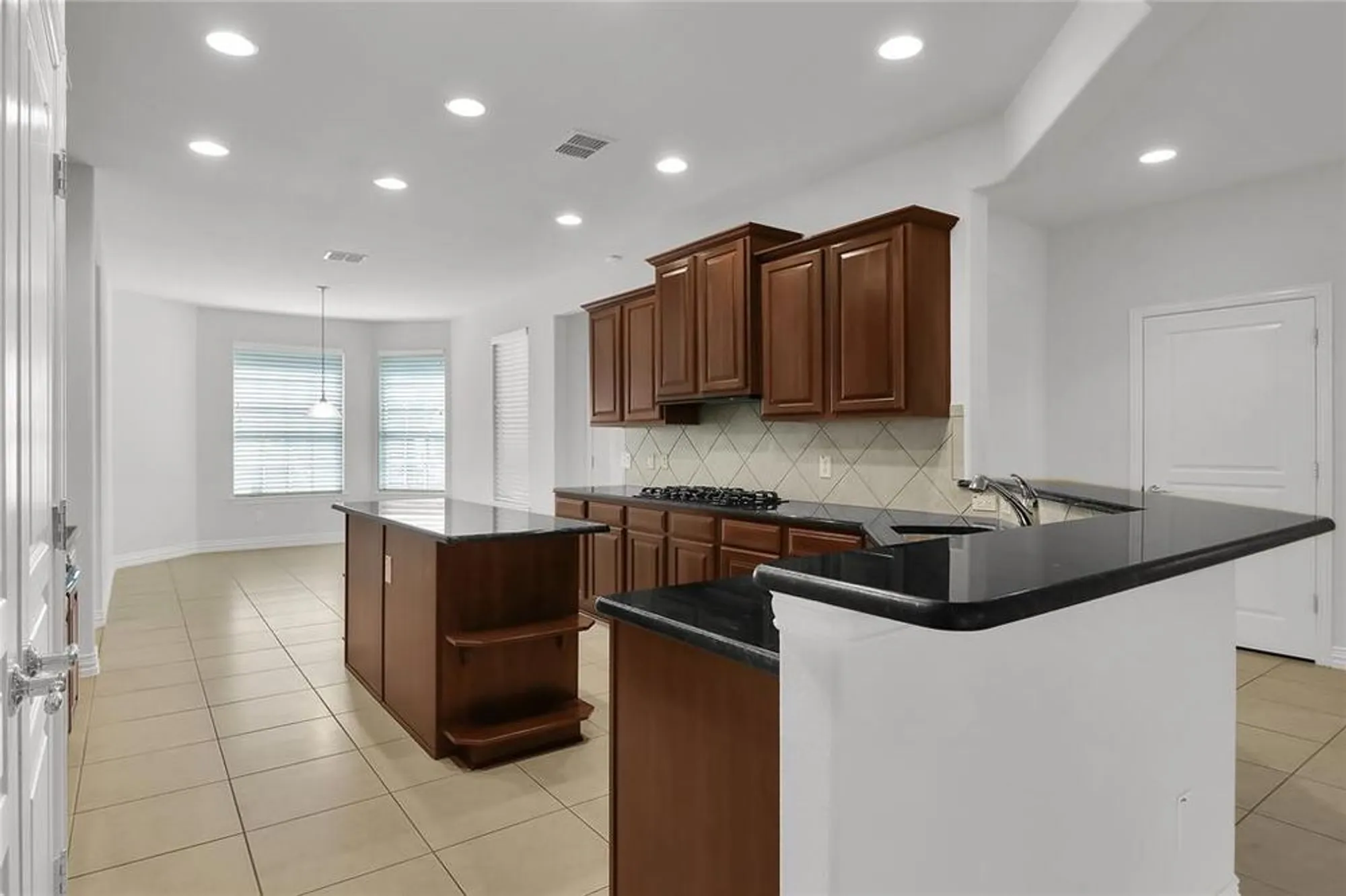 Property Slideshow image 14 of 27 | 862 carrington greens dr, Frisco, TX, 75036