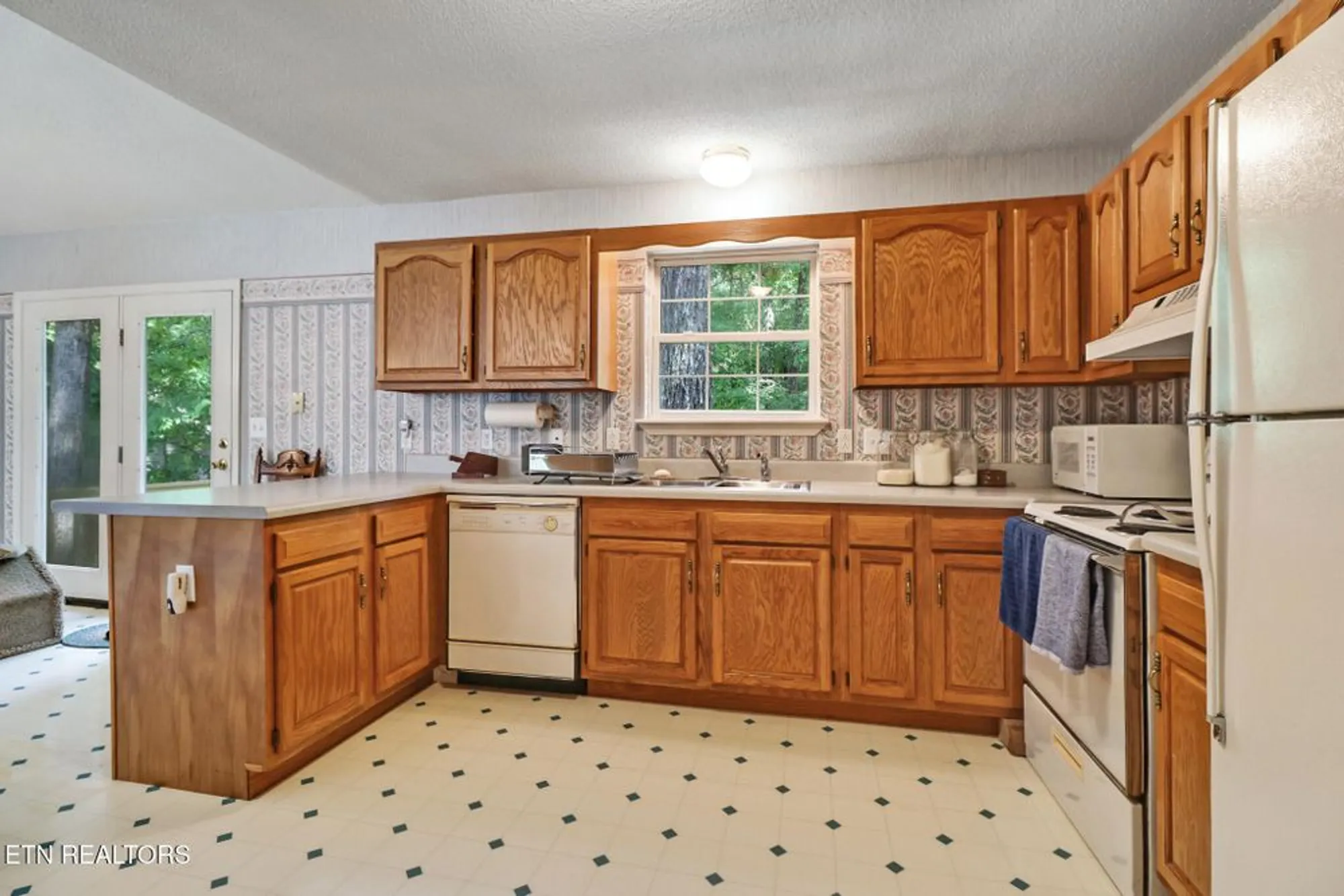 Property Slideshow image 21 of 34 | 101 ashdown ln, Crossville, TN, 38558