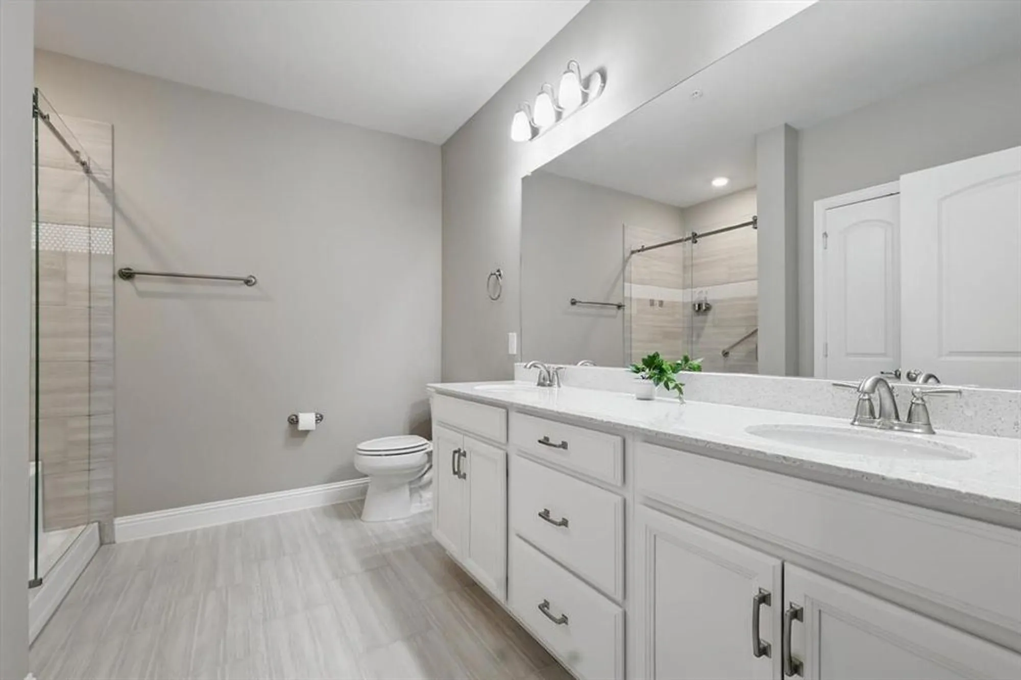 Property Slideshow image 16 of 38 | 1735 wittington pl apt 3308, Dallas, TX, 75234