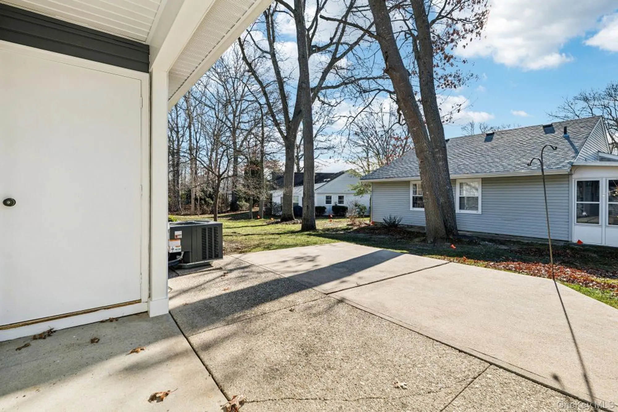 Property Slideshow image 22 of 26 | 195 canterbury dr, Ridge, NY, 11961