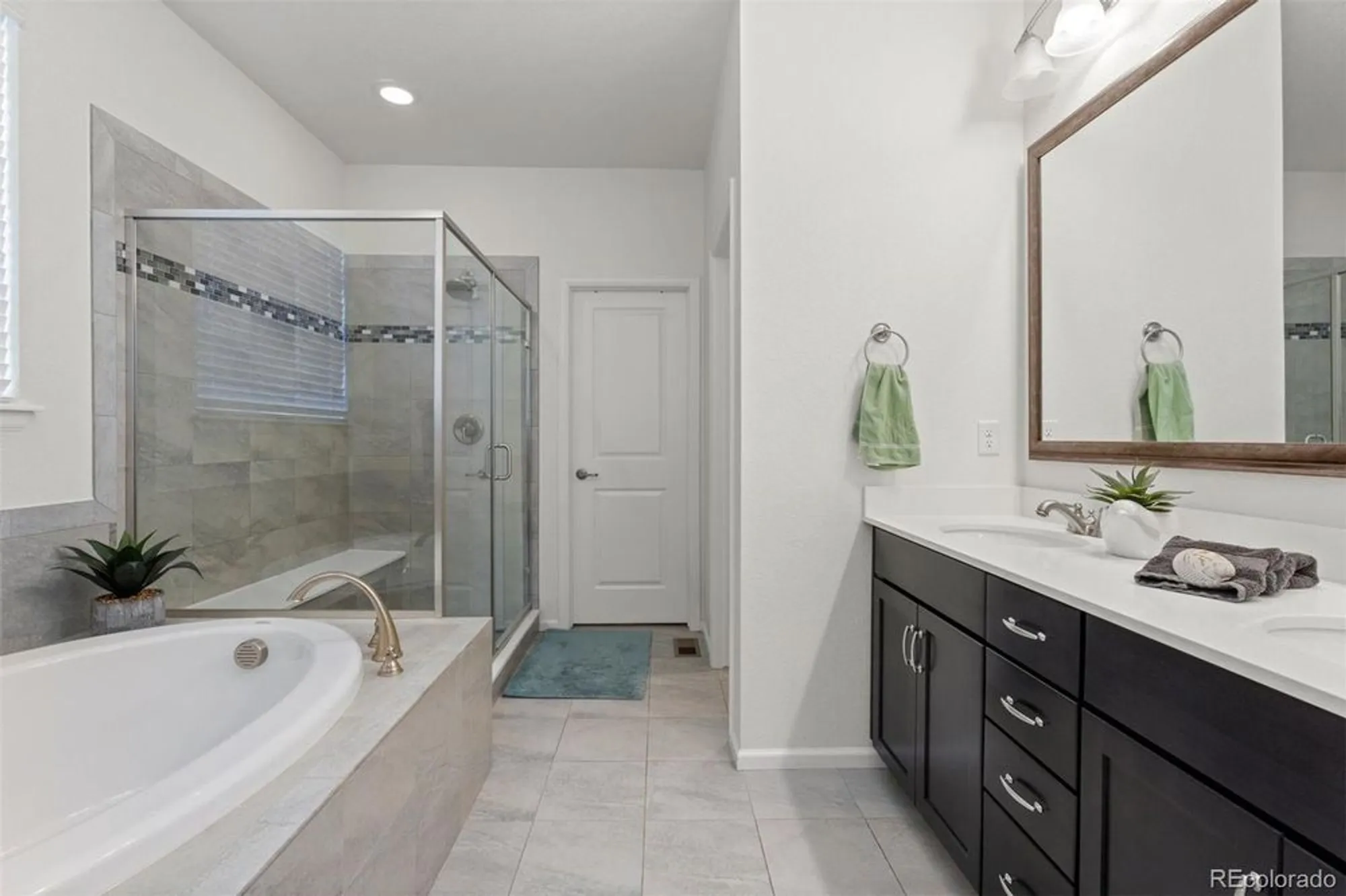 Property Slideshow image 19 of 40 | 6702 w asbury pl, Lakewood, CO, 80227
