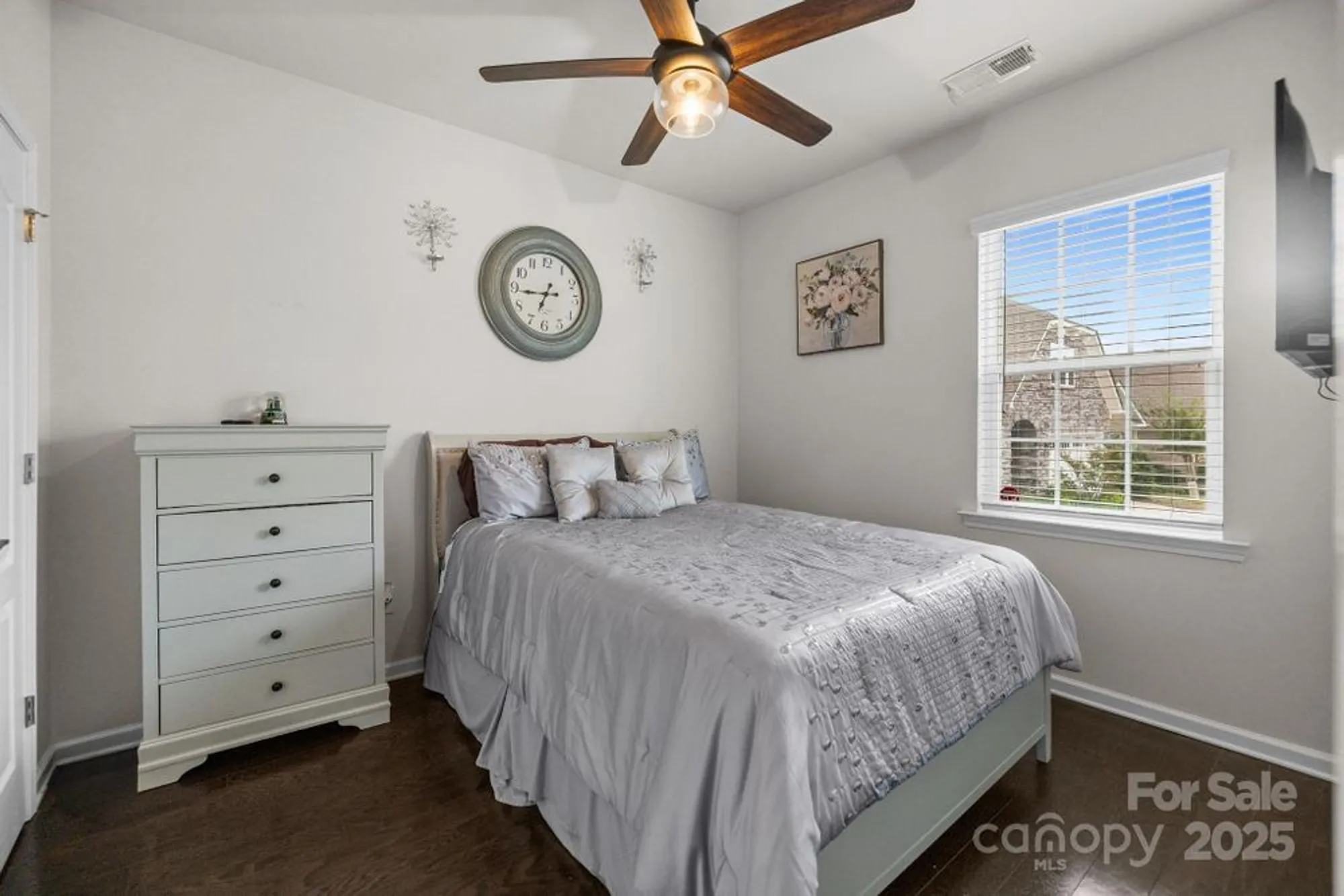 Property Slideshow image 16 of 25 | 16812 lookout landing ln, Charlotte, NC, 28278