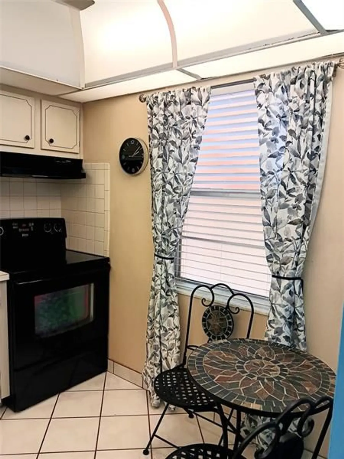 Property Slideshow image 5 of 39 | 1055 country club dr 301, Margate, FL, 33063