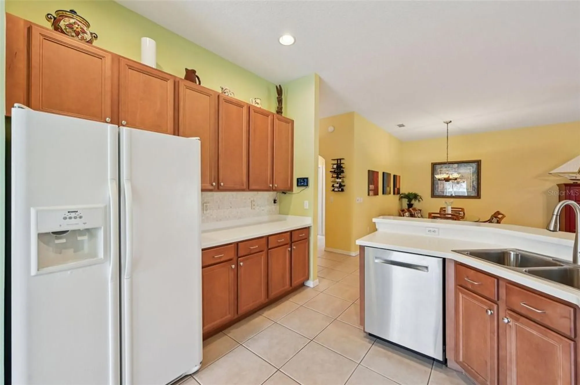 Property Slideshow image 13 of 61 | 2103 grantham greens dr, Sun City Center, FL, 33573