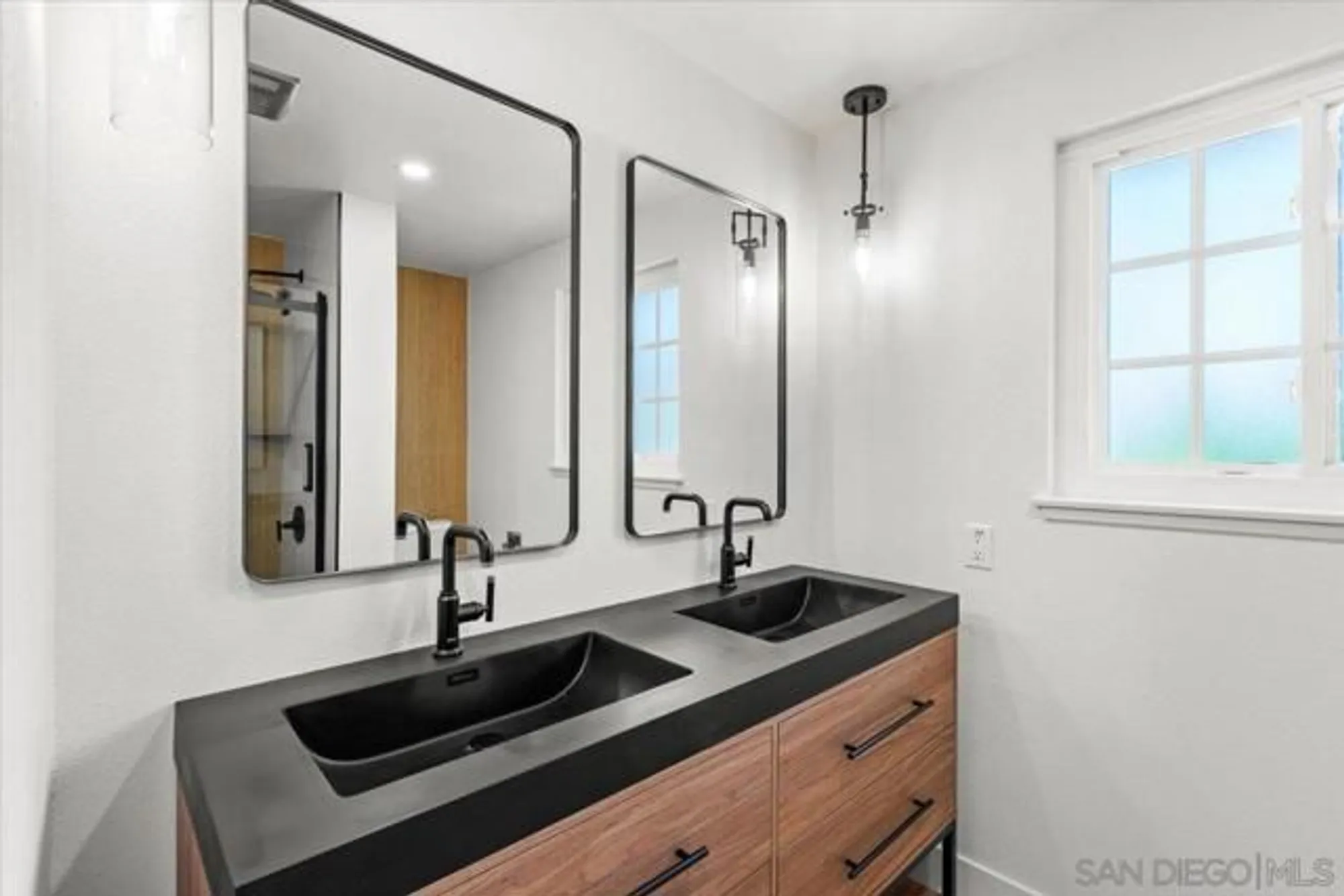 Property Slideshow image 23 of 36 | 16413 roca dr, San Diego, CA, 92128