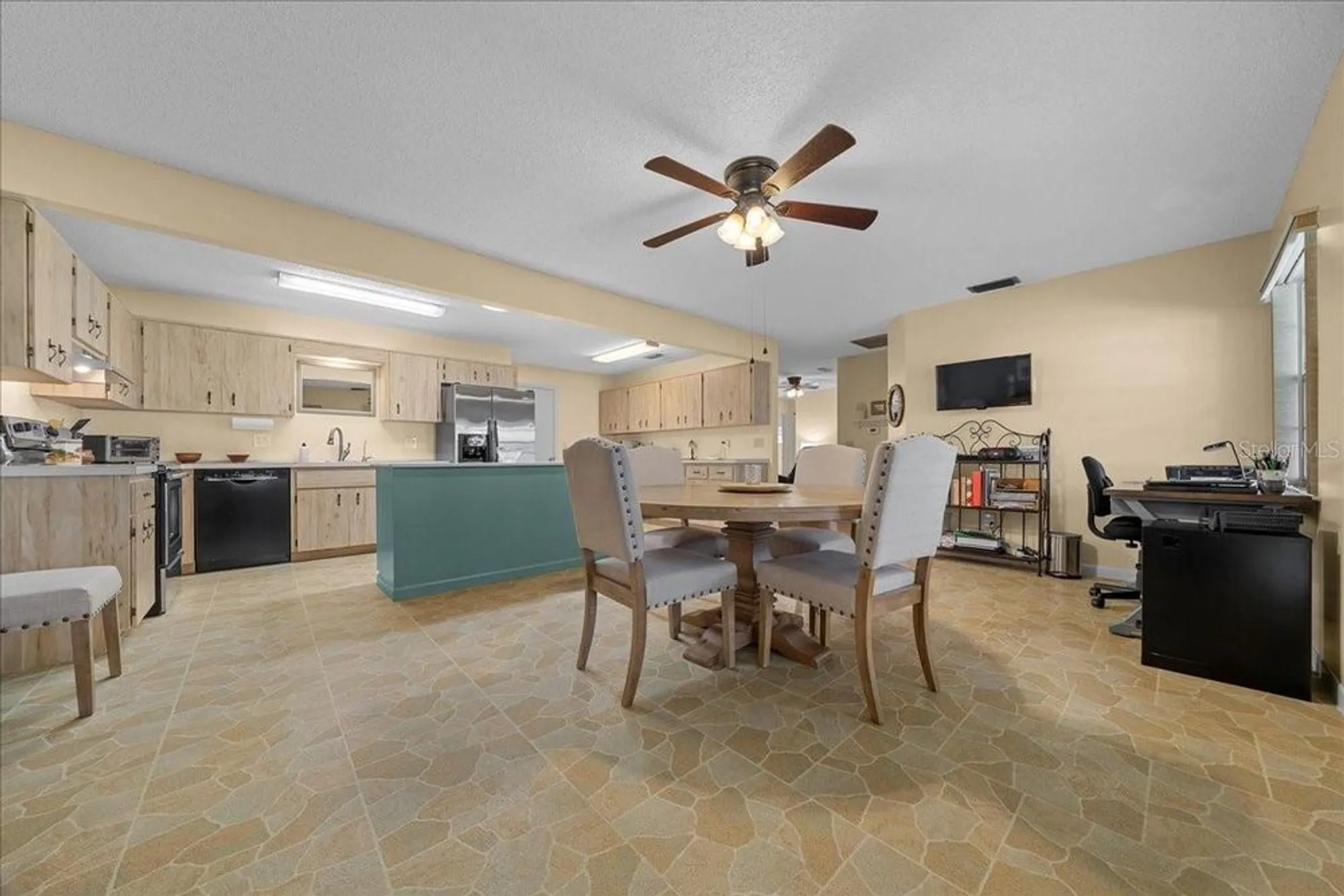 Property Slideshow image 18 of 45 | 8715 sw 97th st a, Ocala, FL, 34481