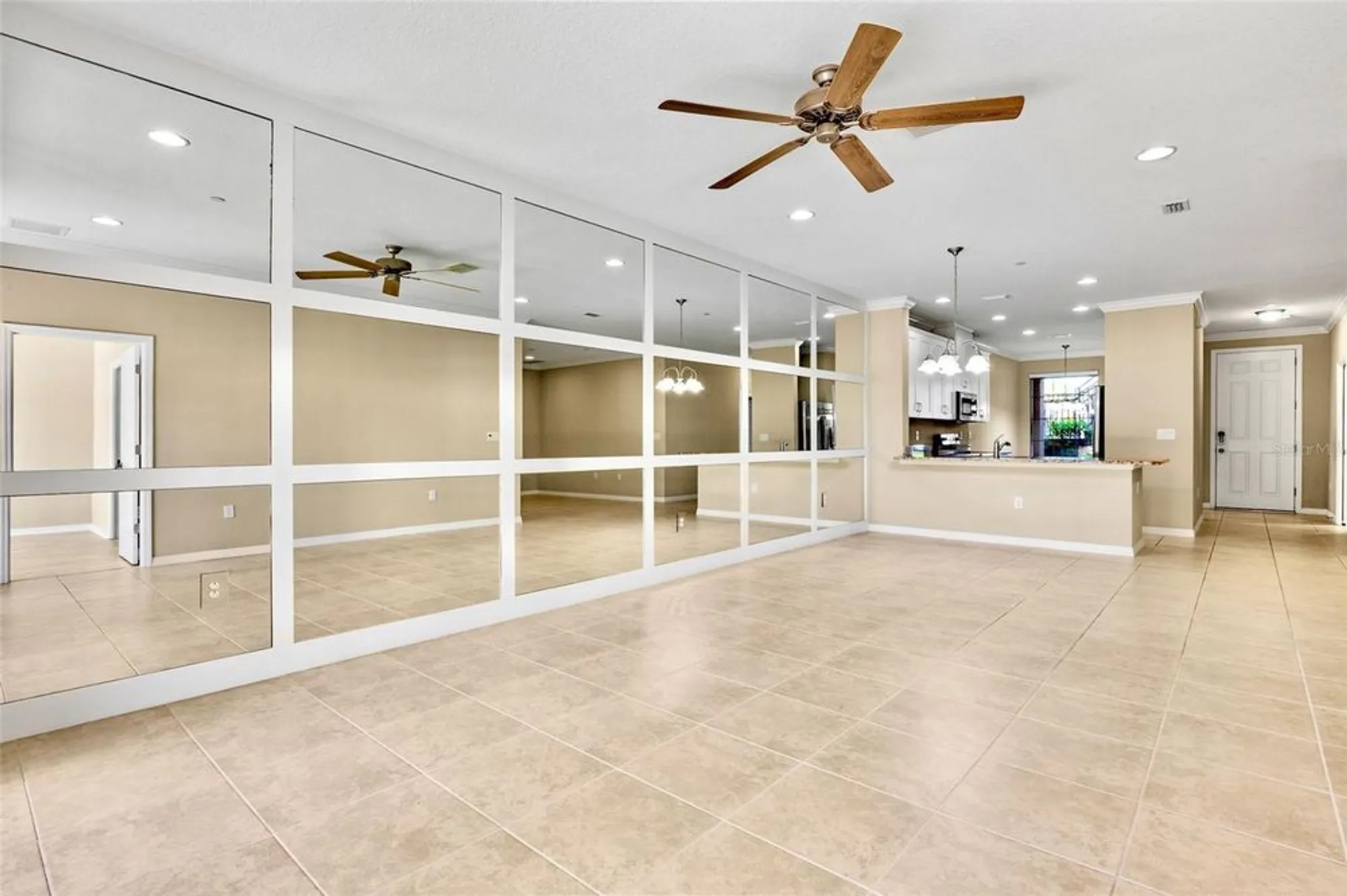 Property Slideshow image 5 of 49 | 5425 cicerone st 103, Sarasota, FL, 34238