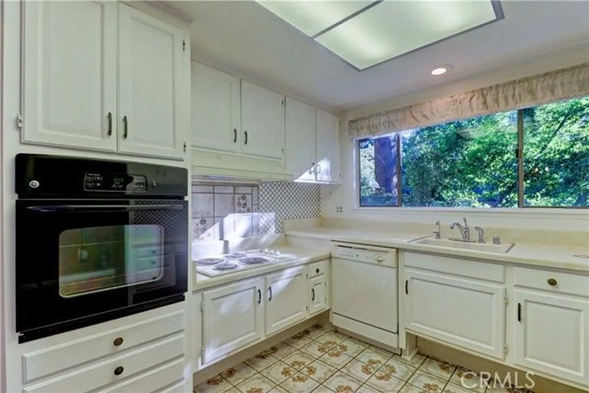 Property Slideshow image 3 of 56 | 2009 via mariposa w d, Laguna Woods, CA, 92637